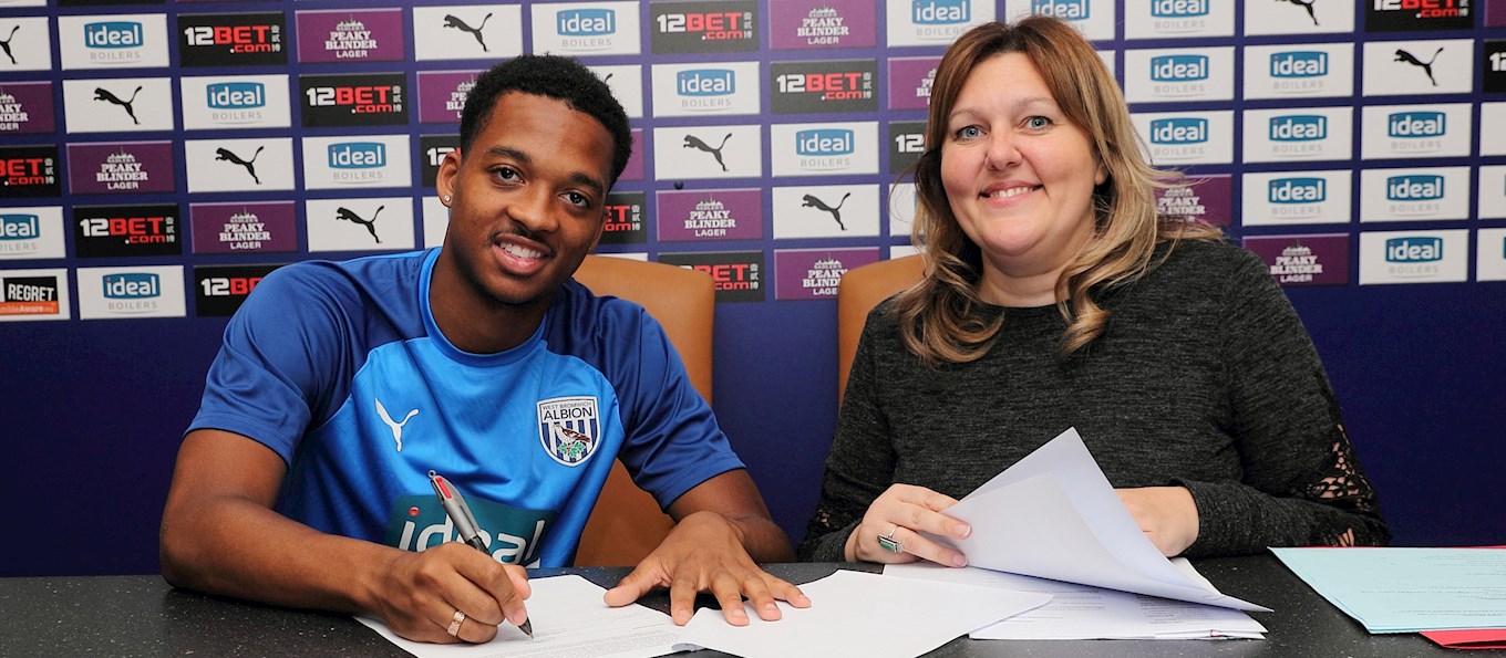 2019_08_09 Willock signing 16-7.jpg