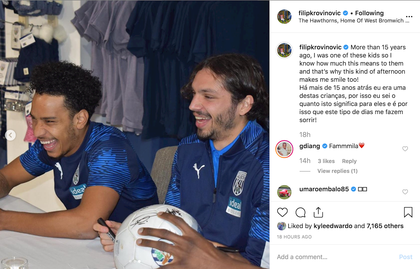 2019_10_29_signing_session_hawthorns_6.png