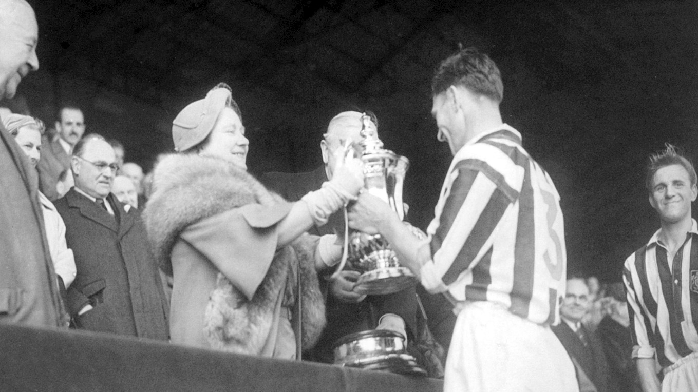 3rd pic - 1954-01.05-Cup Final-Millard redceives FAC from Queen Mother.jpg