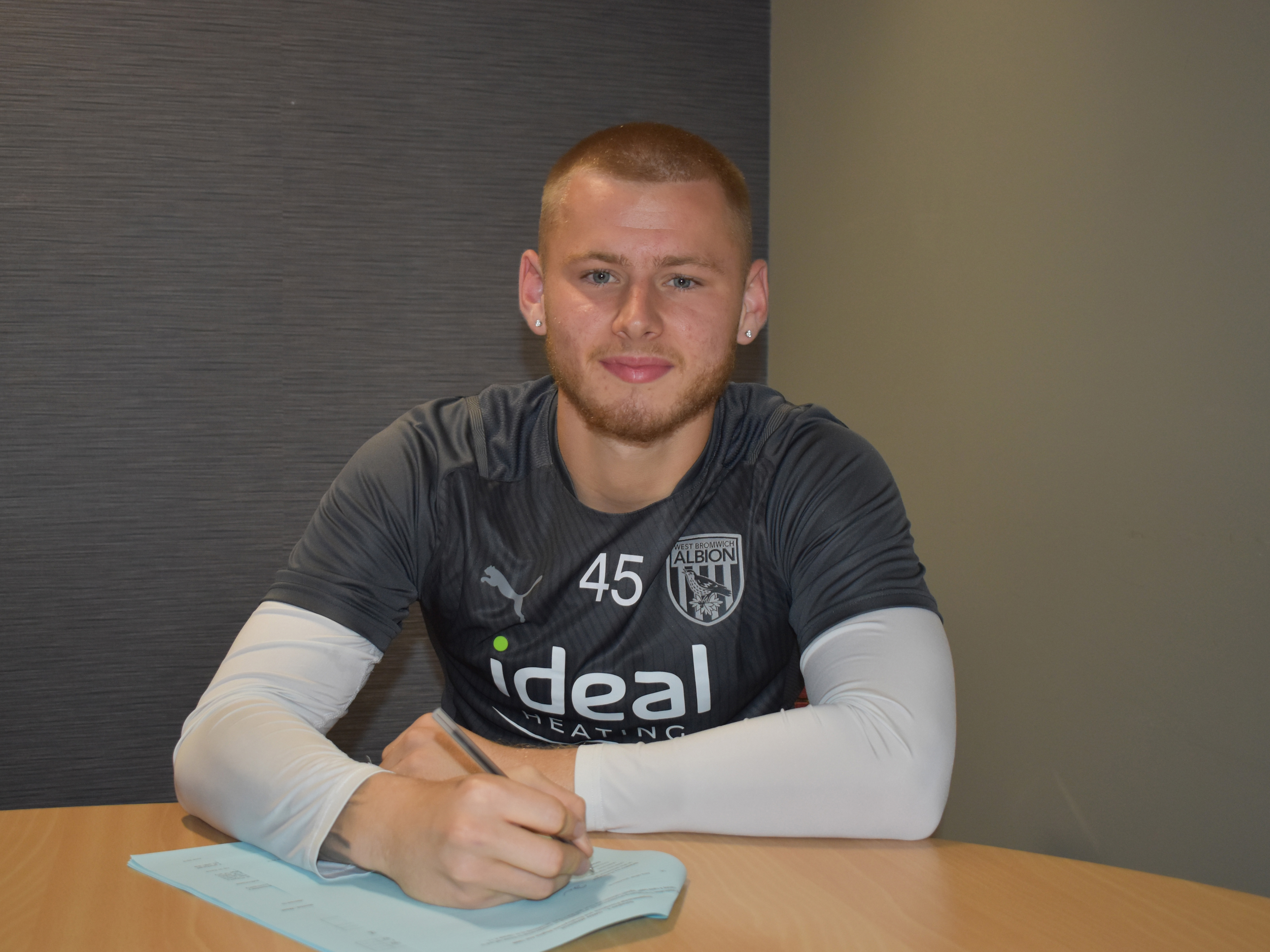 Owen Windsor signs new deal