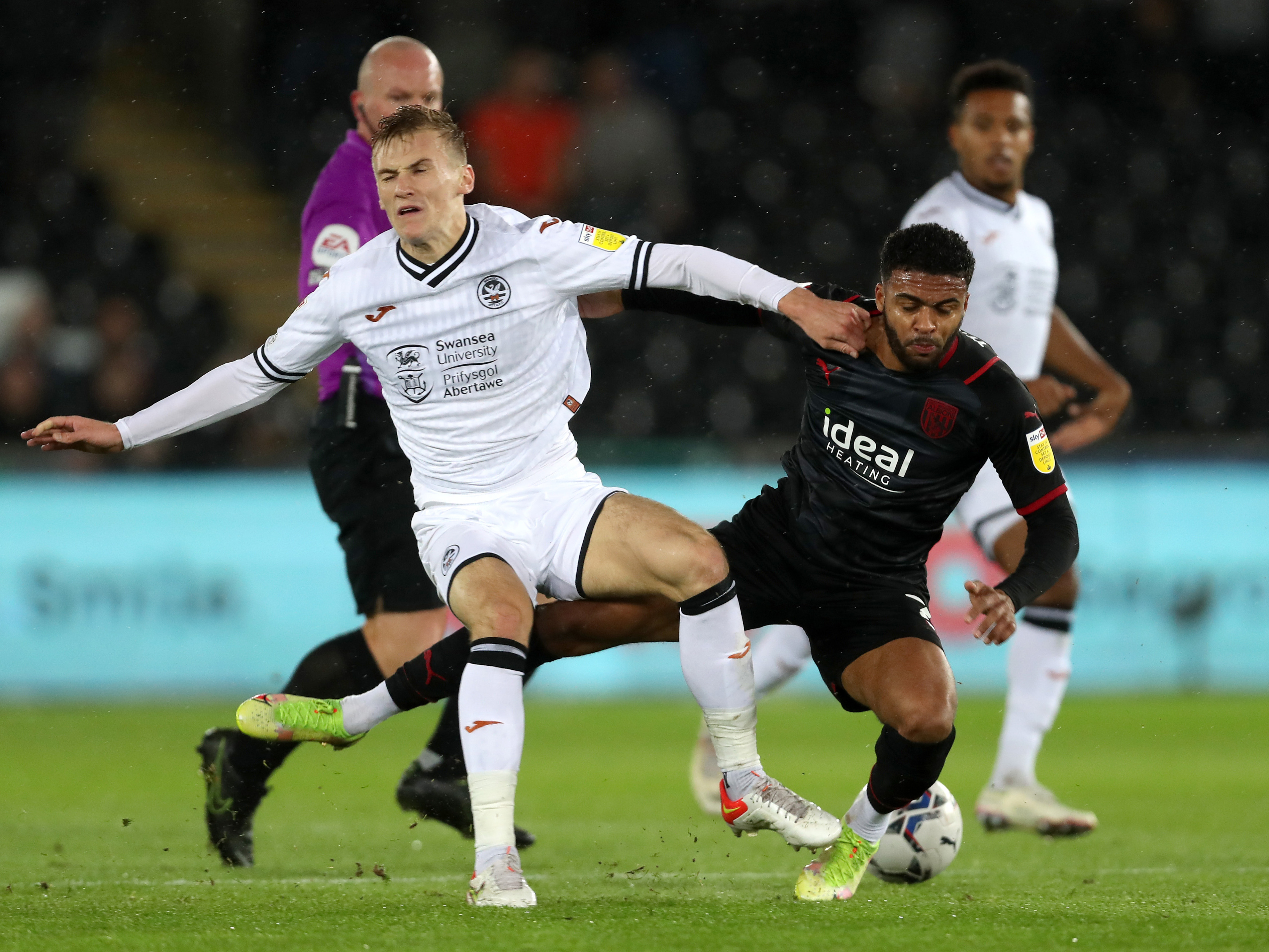 Medical emergencies delay West Brom vs Bristol City kick off and