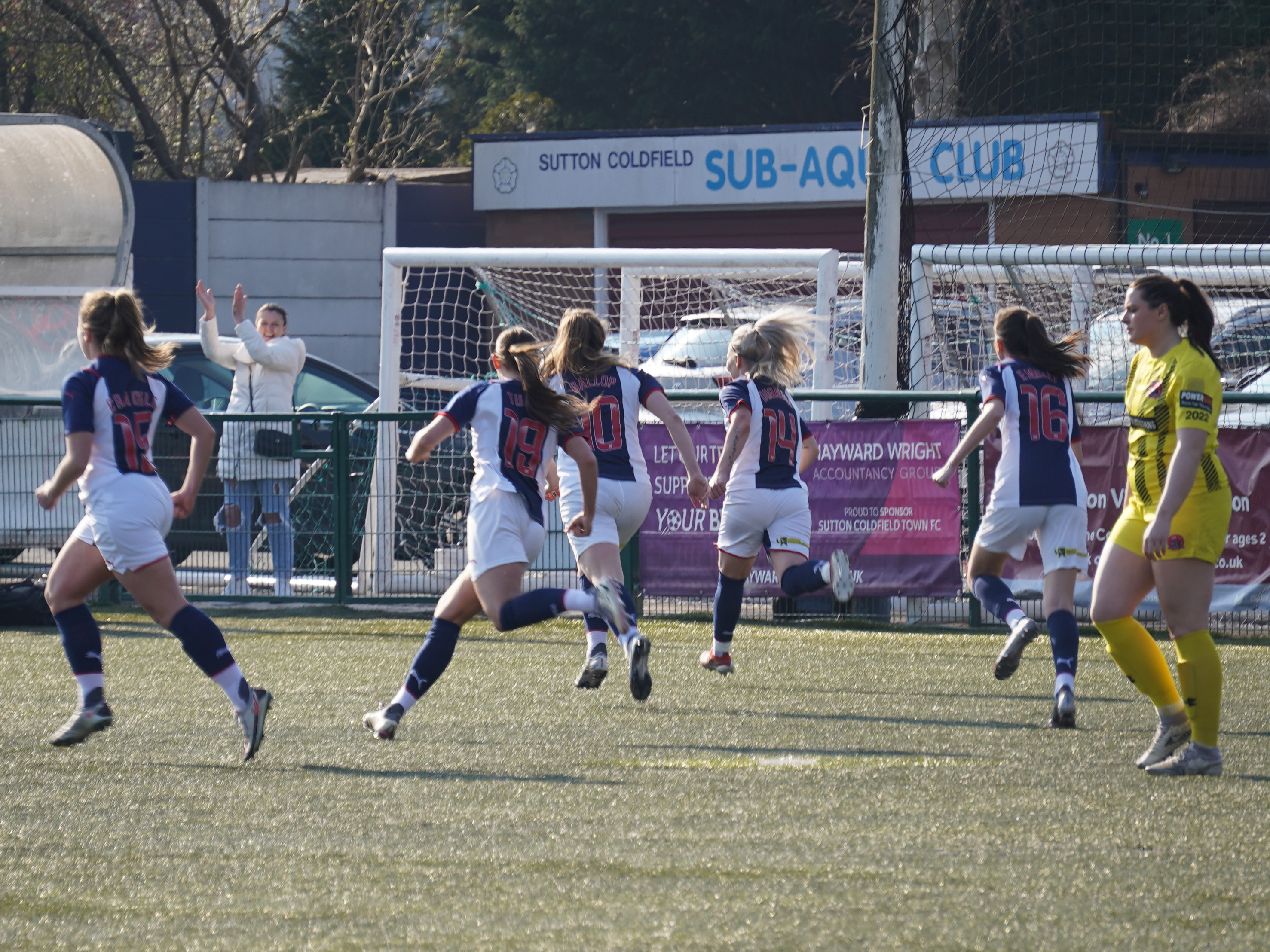 Albion Women earned a 2-2 draw against third-placed AFC Fylde at Coles Lane on Sunday thanks to goals from Leigh Dugmore and Shannon Stamps