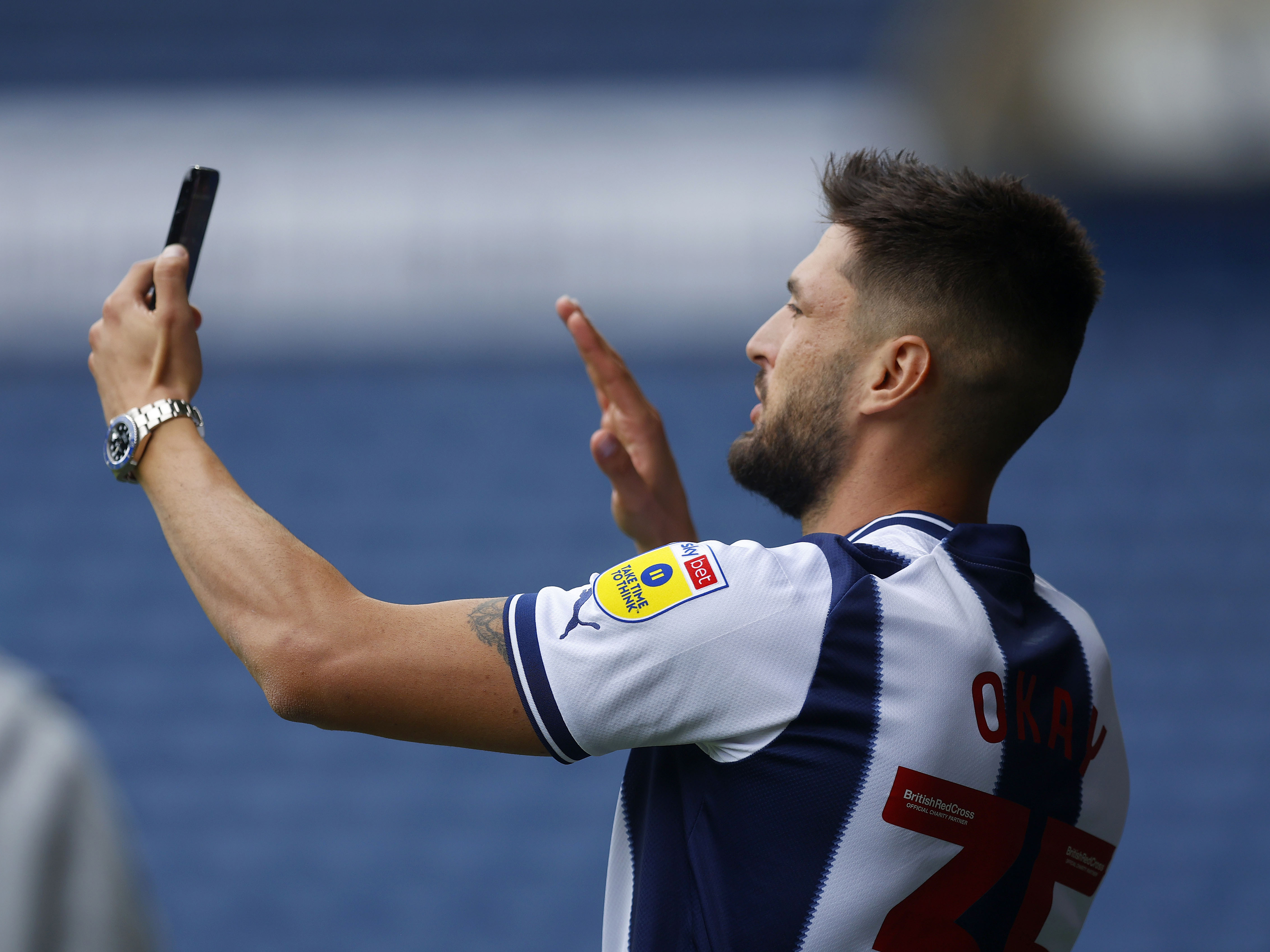 The Türkiye international midfielder received a warm welcome as he arrived at The Hawthorns on Saturday