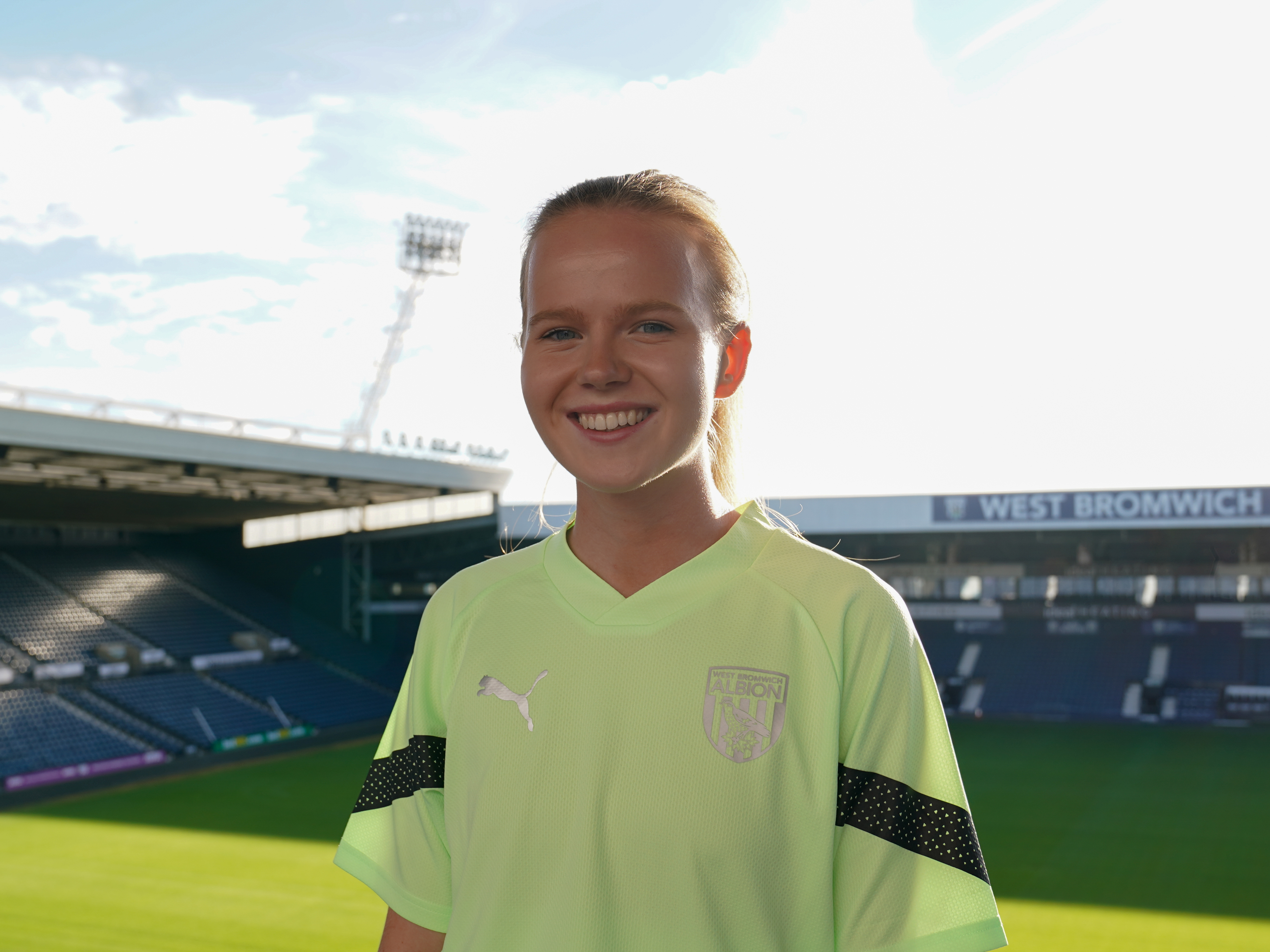 Albion Women have confirmed the signing of Phoebe Warner from Coventry United