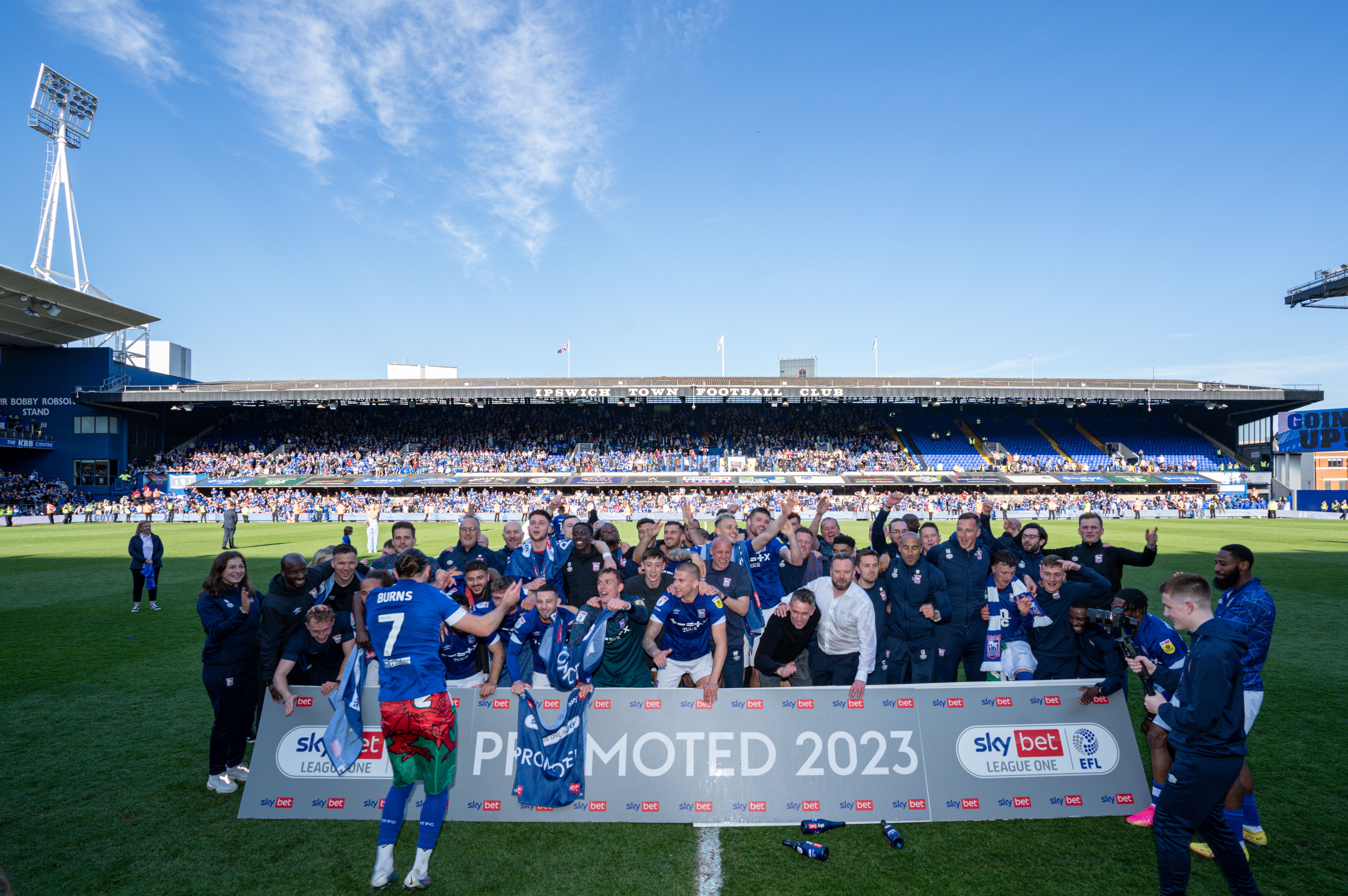 Sky Bet Championship on X: 🚜 @IpswichTown strengthen their grip