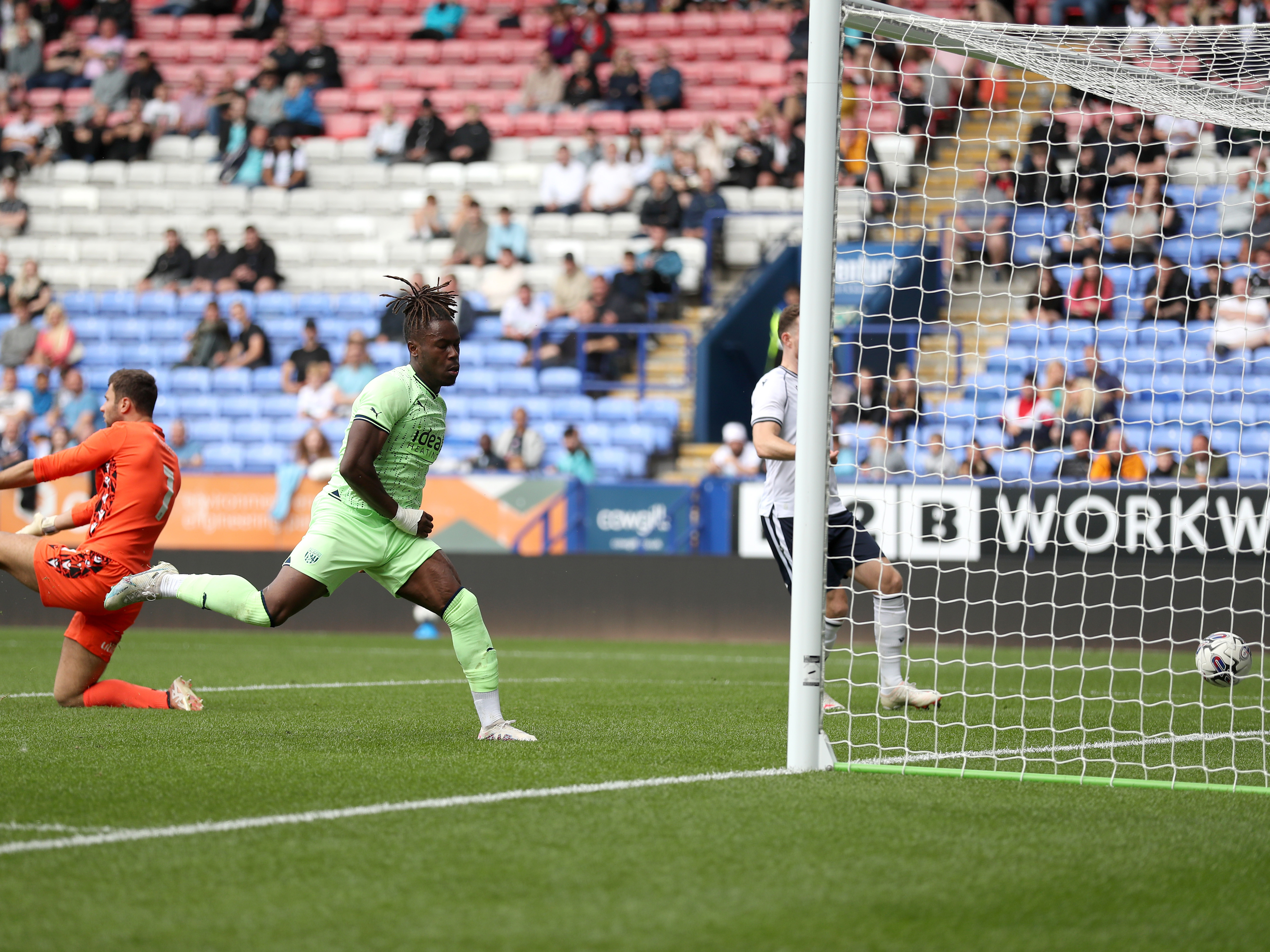 An image of Brandon Thomas-Asante scoring against Bolton
