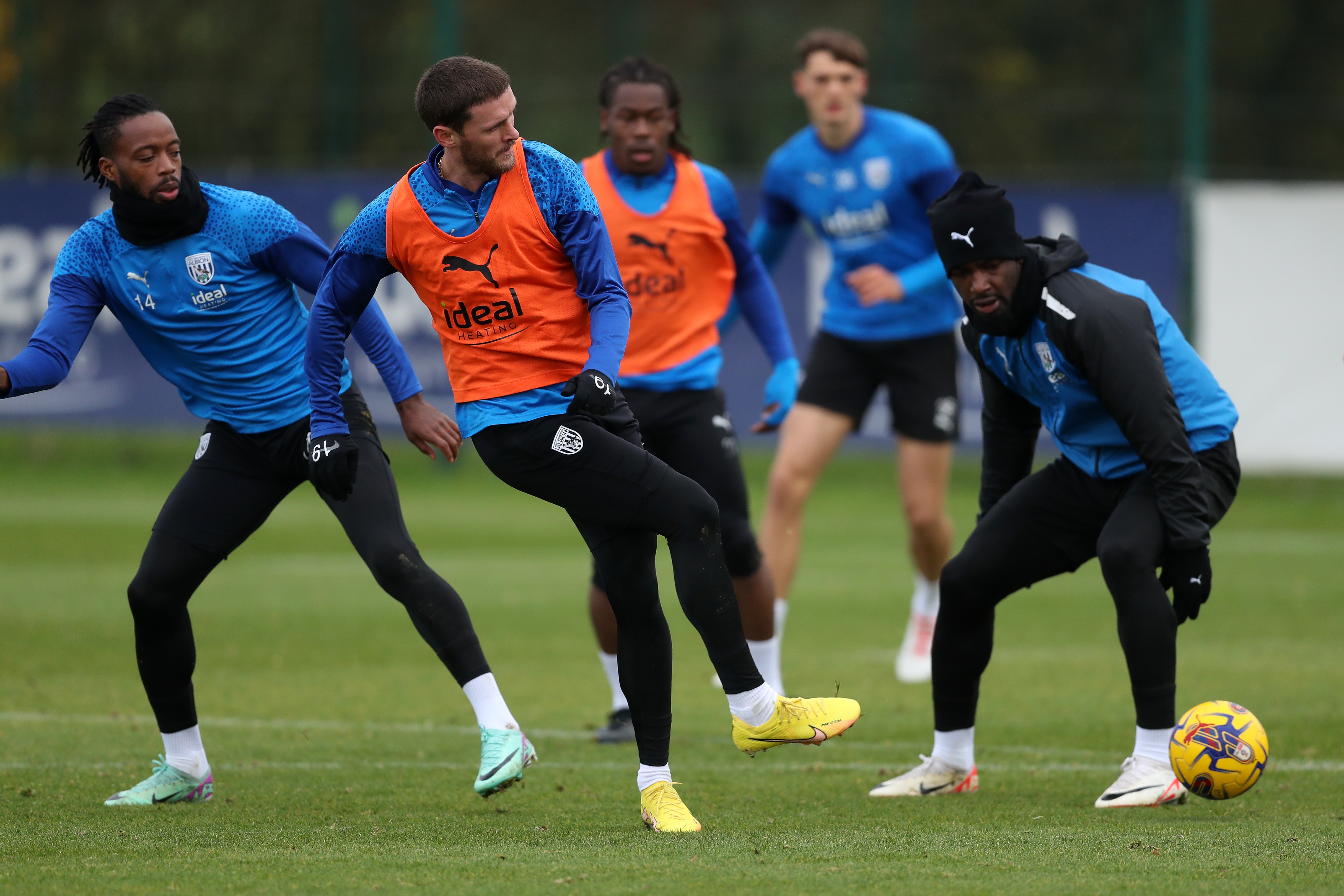 John Swift on the ball with Nathaniel Chalobah and Cedric Kipre close by