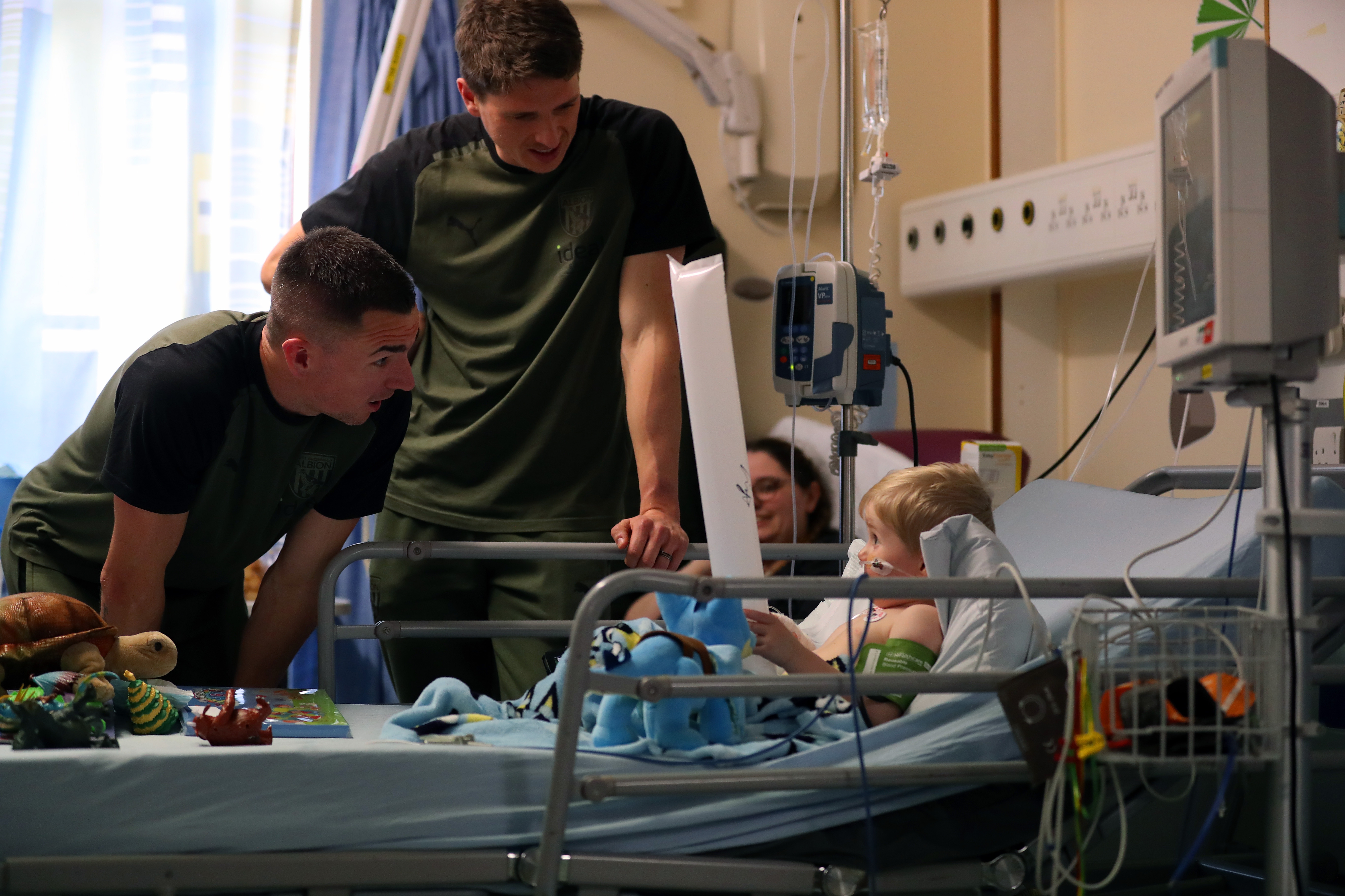 Jed Wallace meets a young patient at Sandwell General Sandwell Hospital