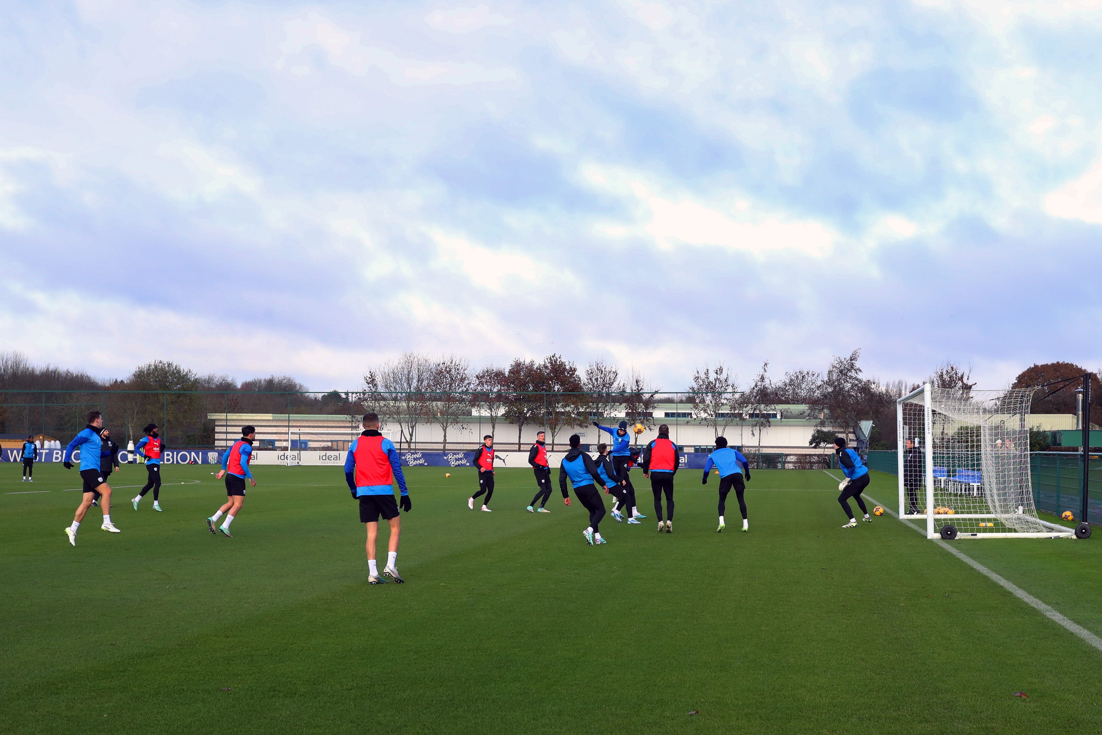 A general wide view of the training session 