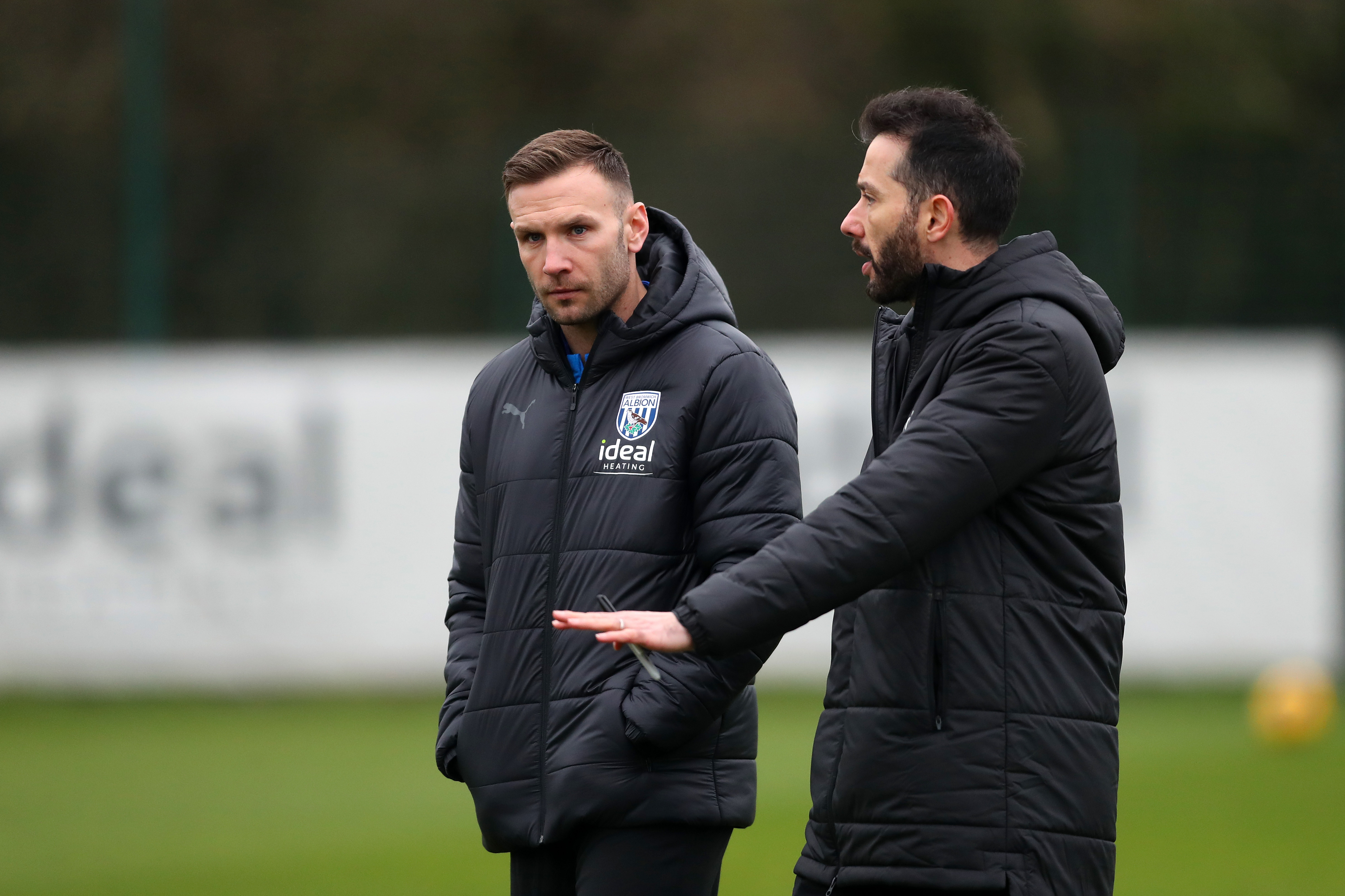 Andi Weimann talking to Carlos Corberán on the training pitch