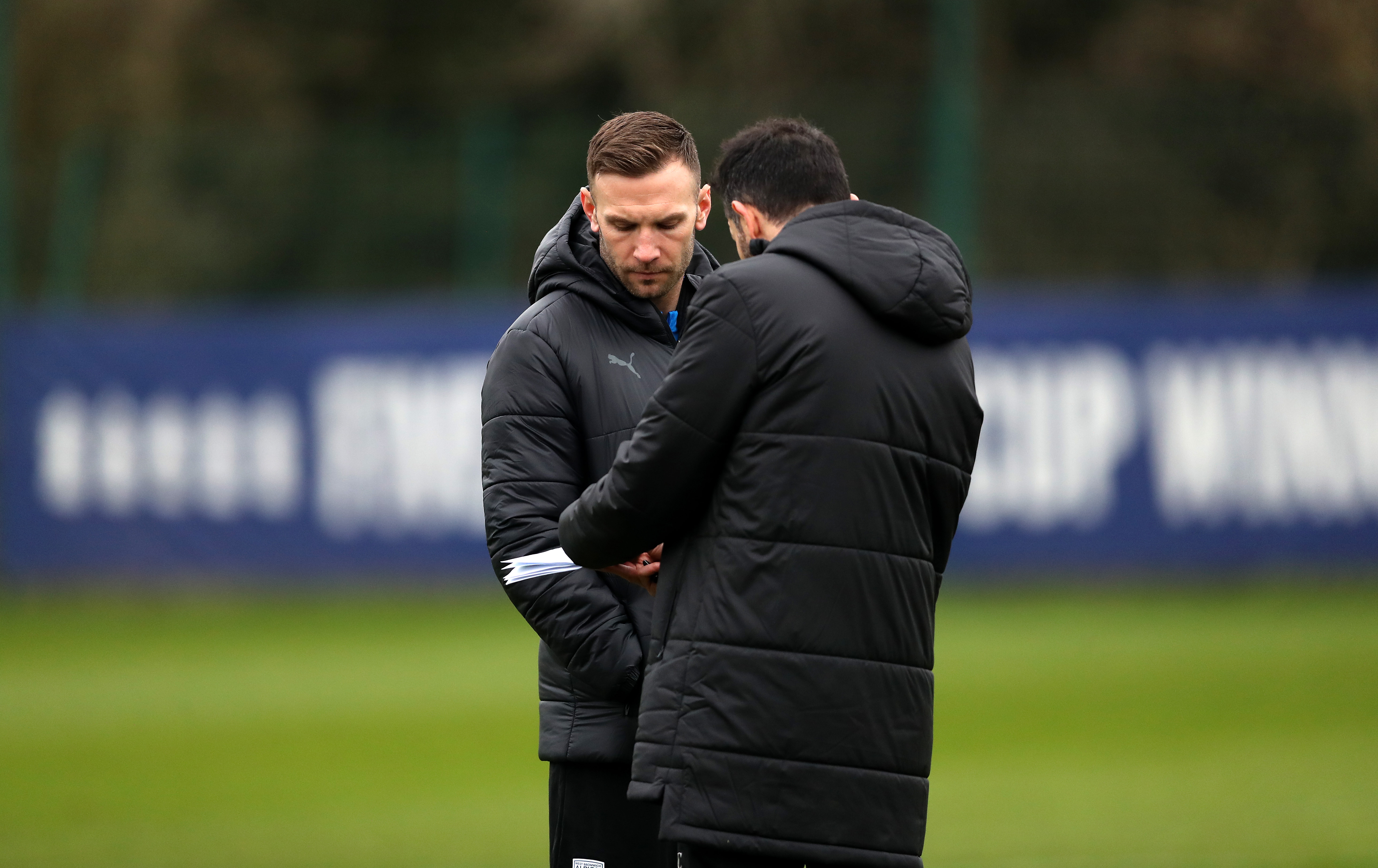 Andi Weimann talking to Carlos Corberán on the training pitch