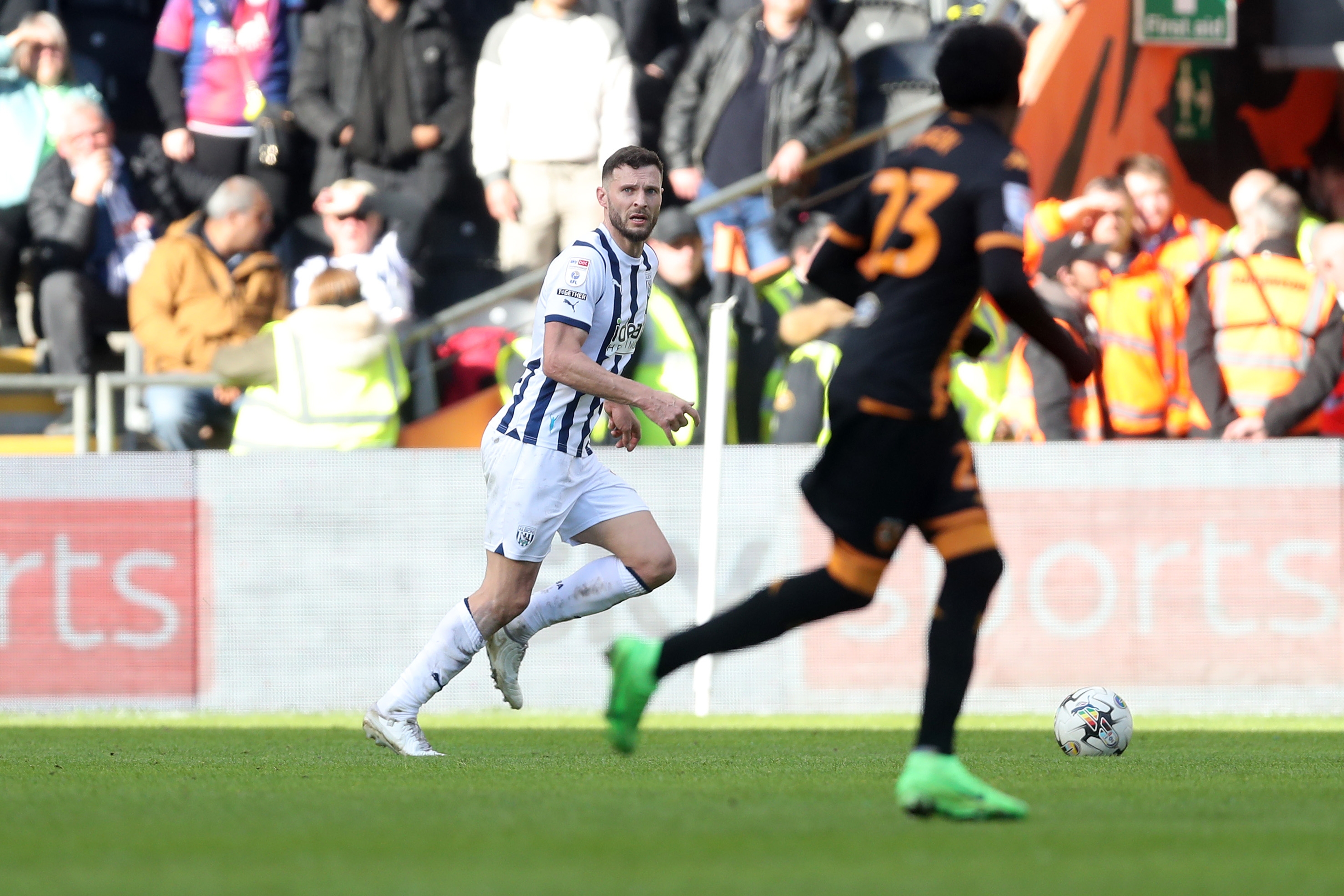 Erik Pieters on the ball against Hull