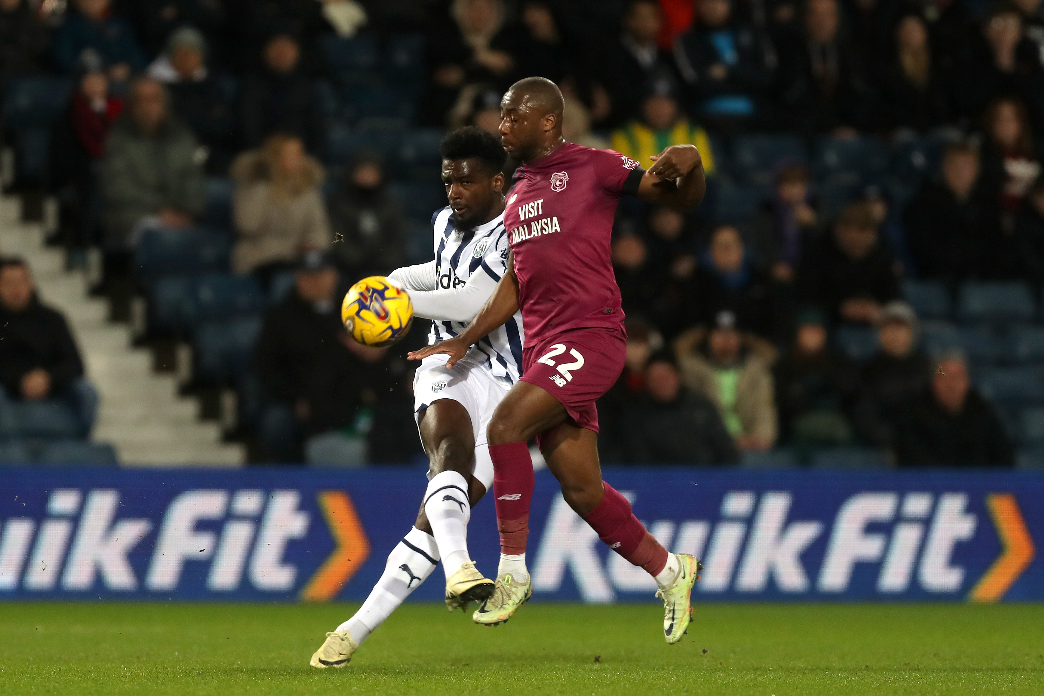 Cedric Kipre passing the ball during the game against Cardiff City