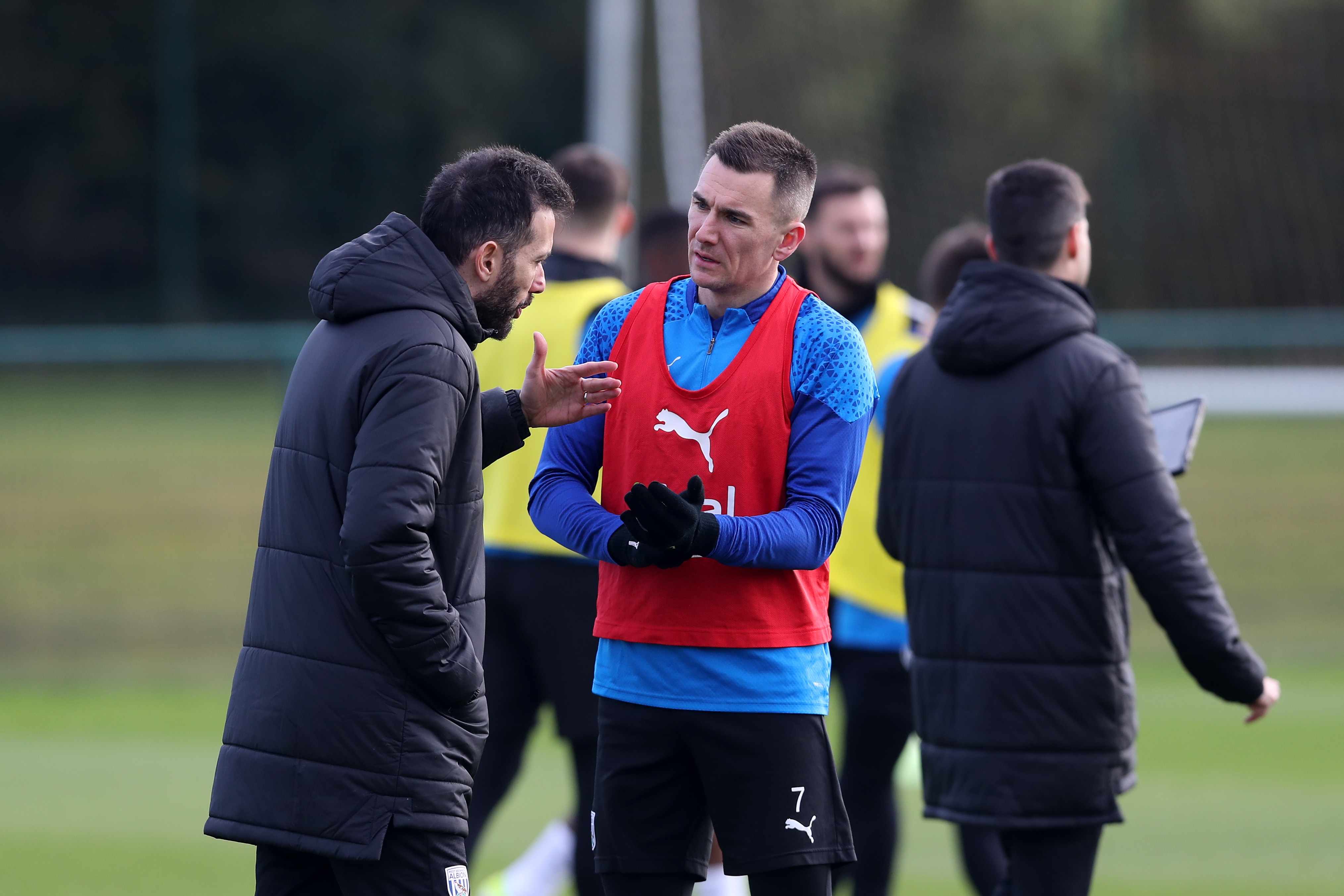 Jed Wallace chats to Carlos Corberán in a training session