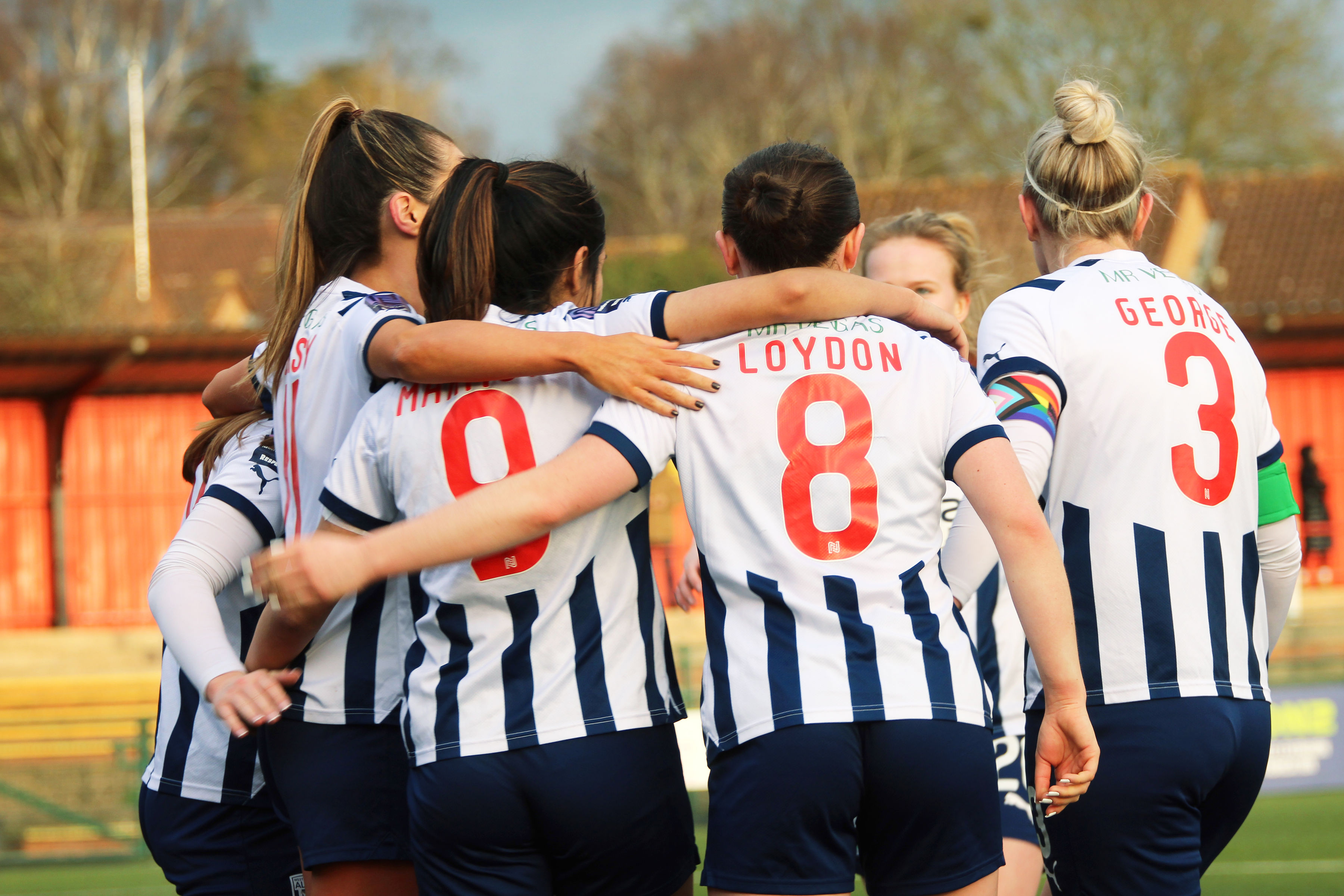Albion Women in home colours.