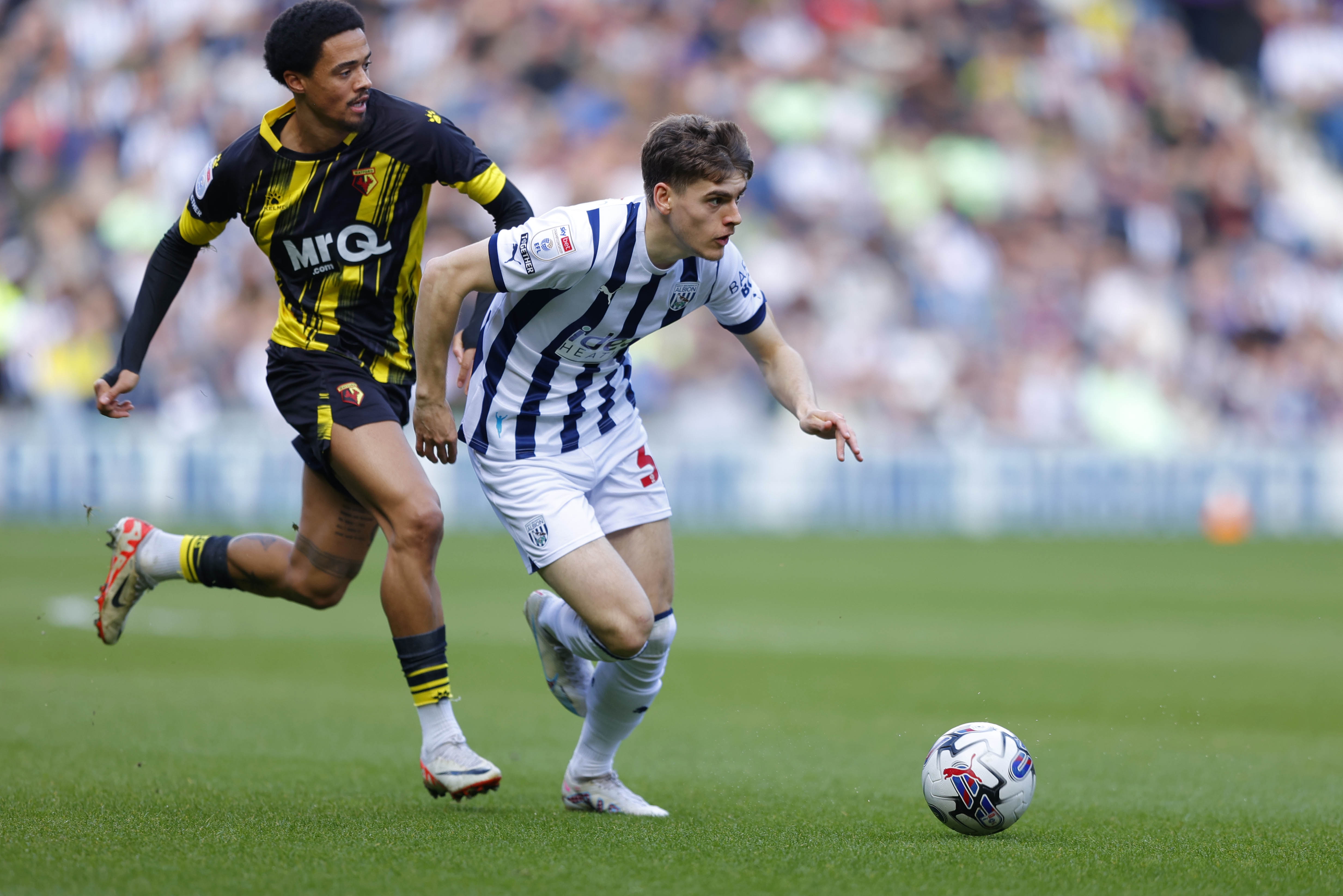 Tom Fellows running with the ball against Watford 