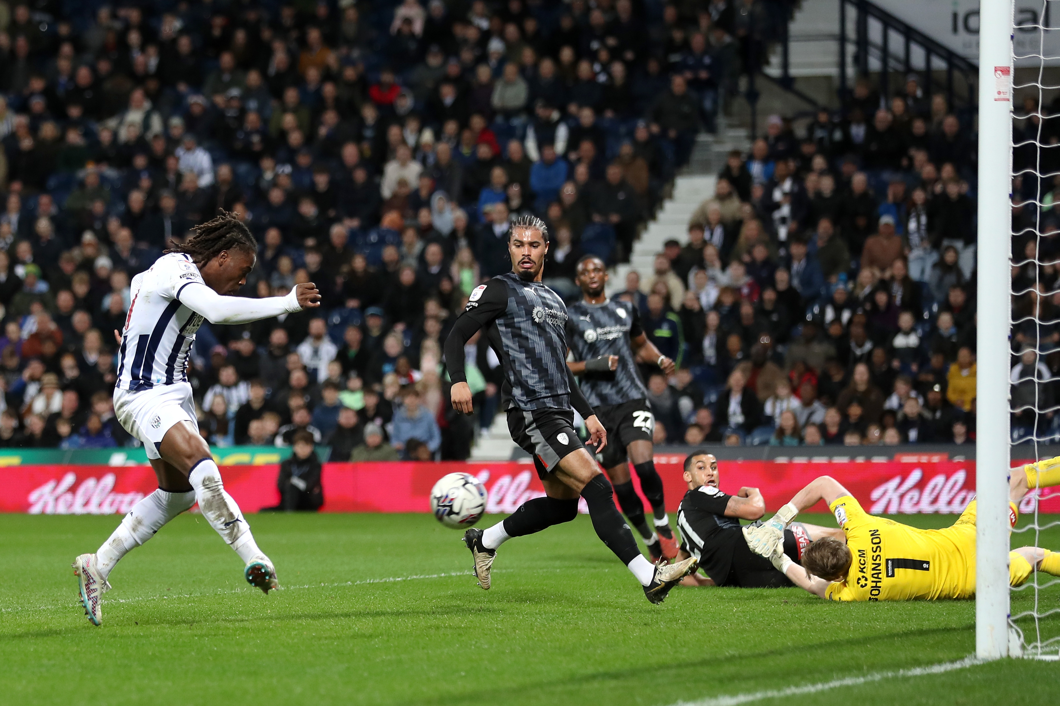 Brandon Thomas-Asante shoots at goal against Rotherham United 