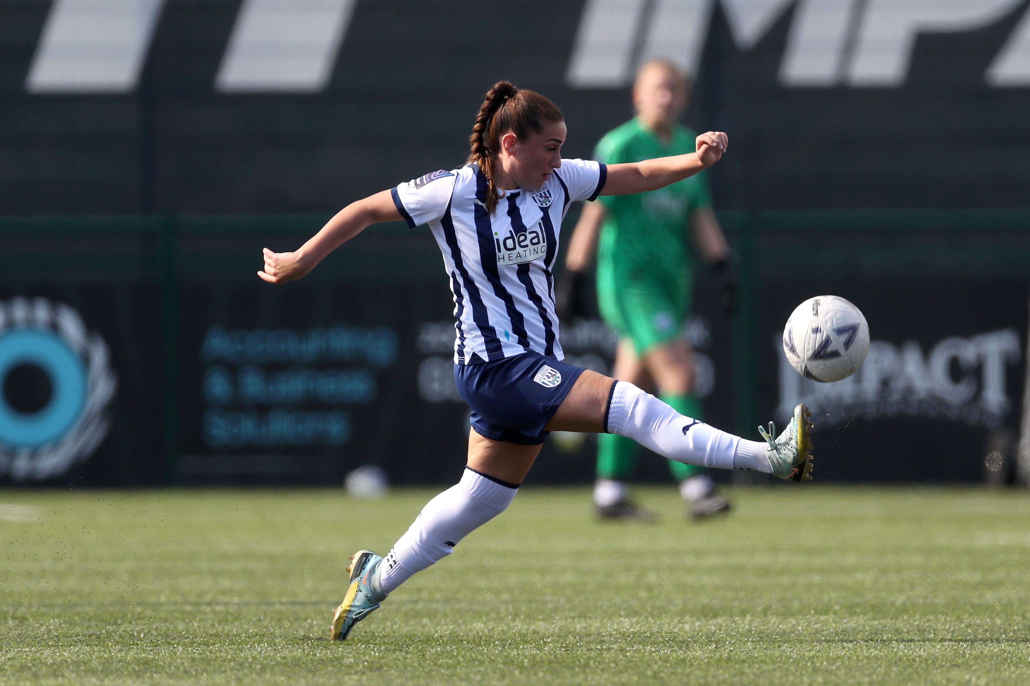Fran Orthodoxou in action for Albion Women, in home colours.