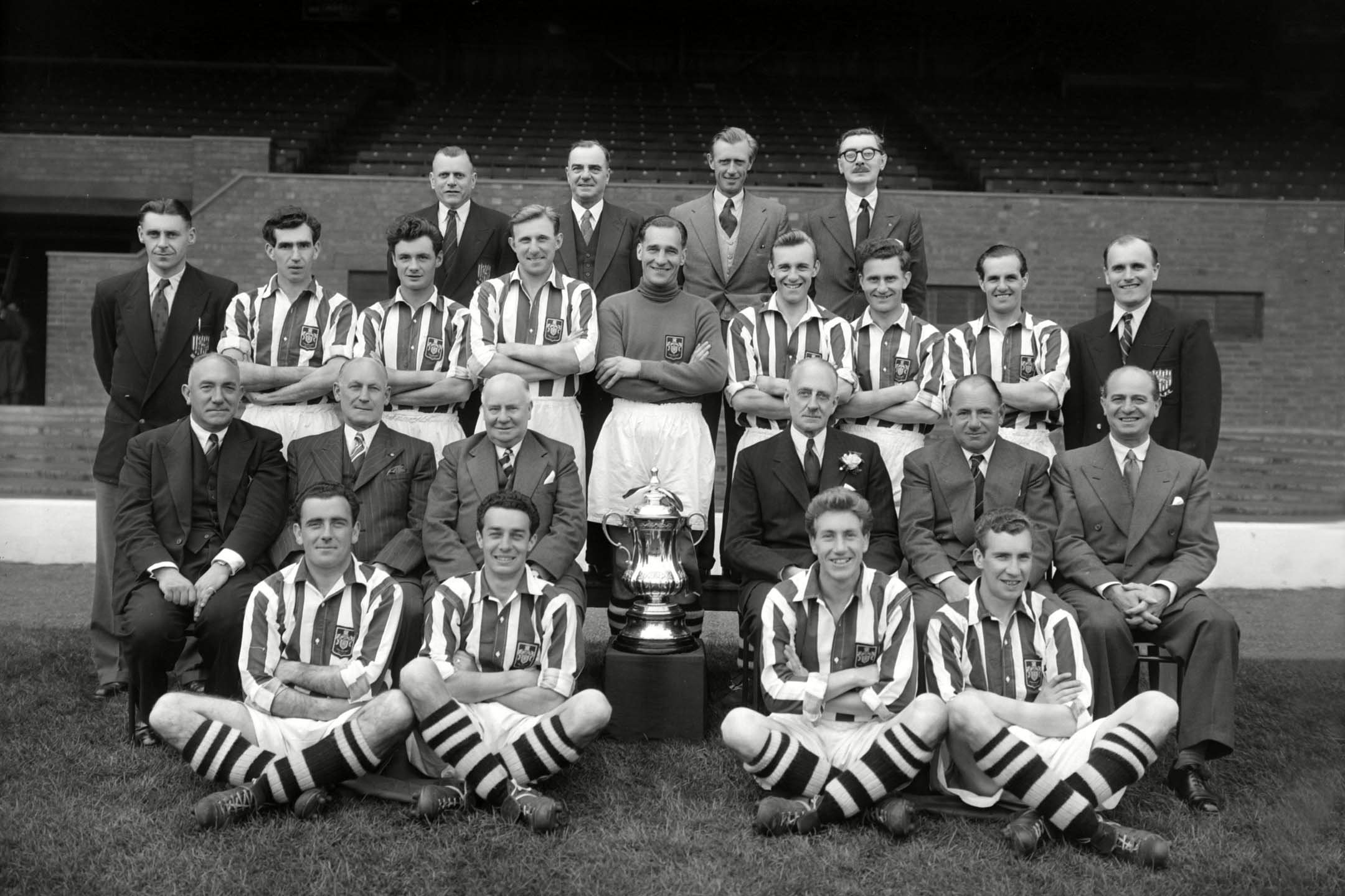 A team photo of West Bromwich Albion's 1954 FA Cup winners