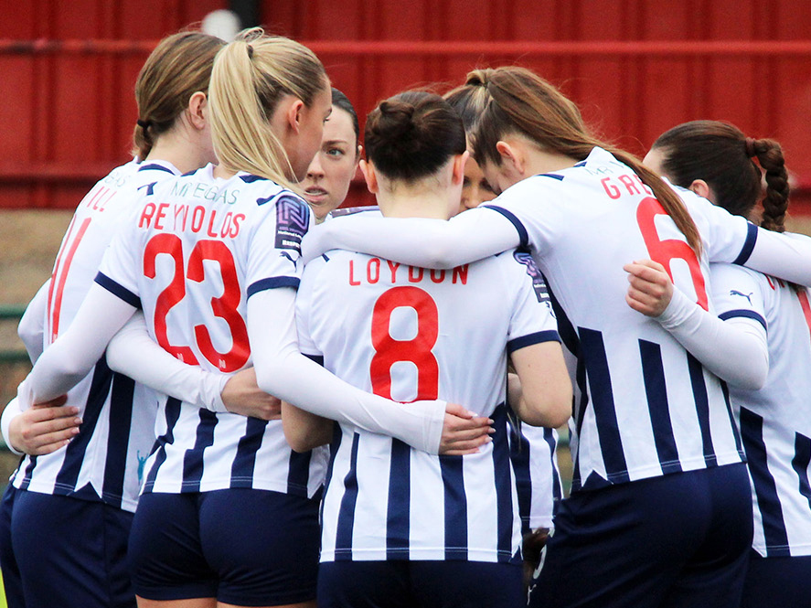 Albion Women players in a team huddle before game
