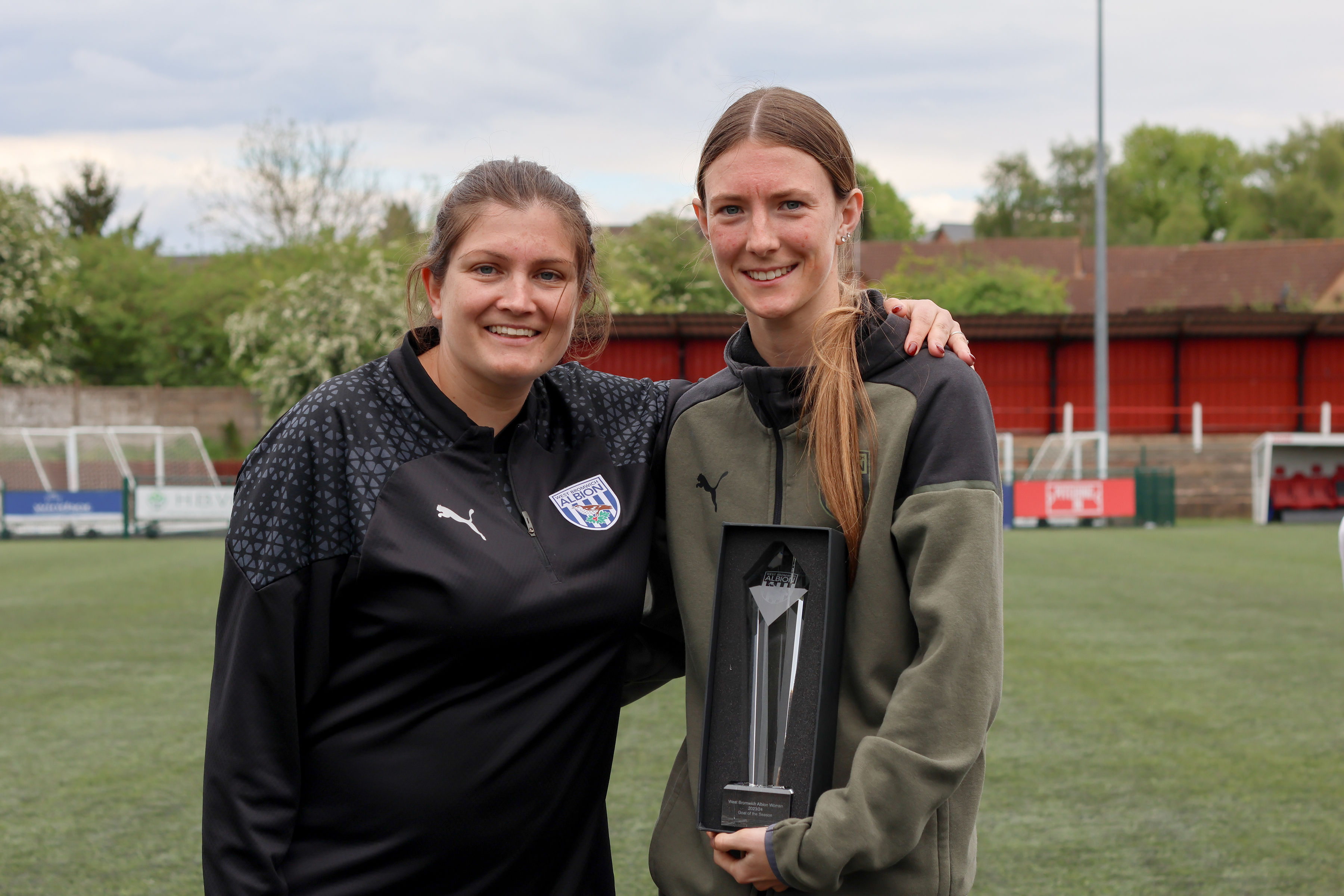Siobhan Hodgetts-Still poses for a photo with Jess Reavill who is holding her Goal of the Season trophy