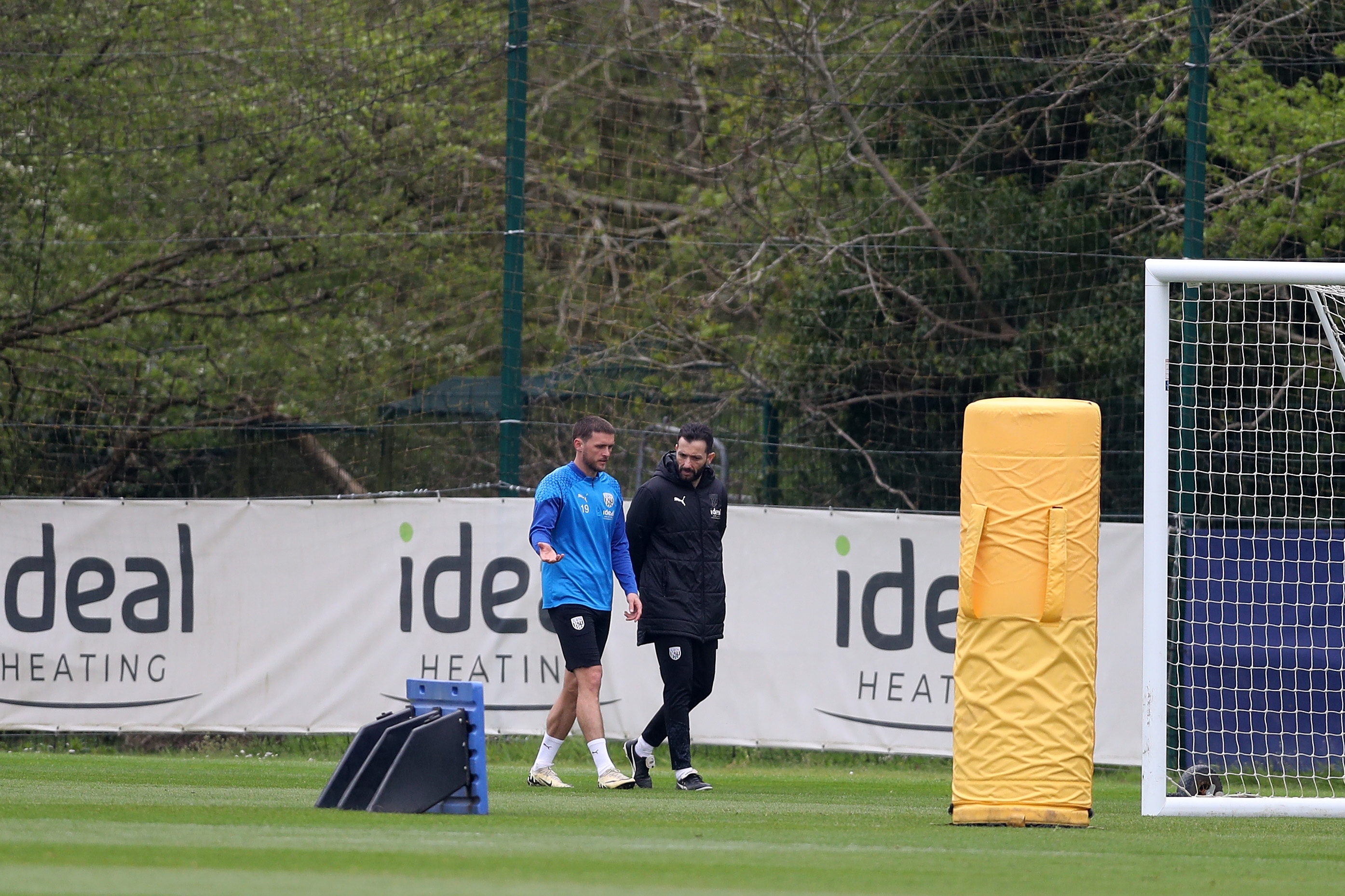 Carlos Corberán and John Swift having a chat on the side of the training pitch 