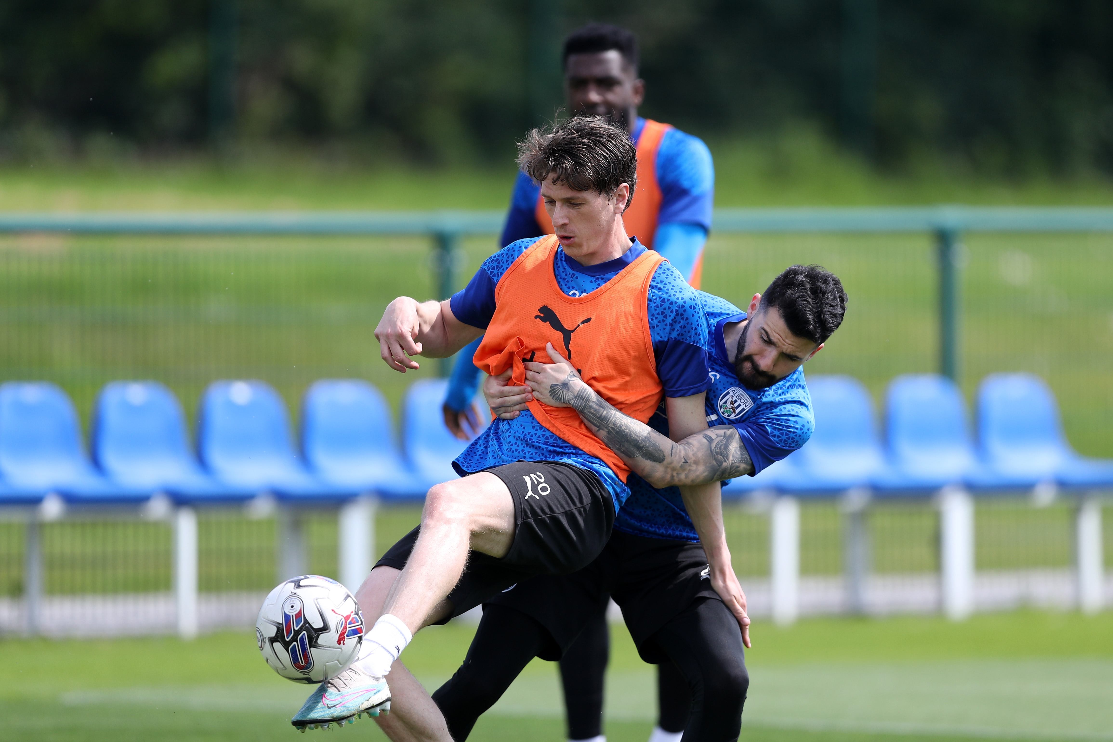 Adam Reach and Pipa fighting for the ball in training 