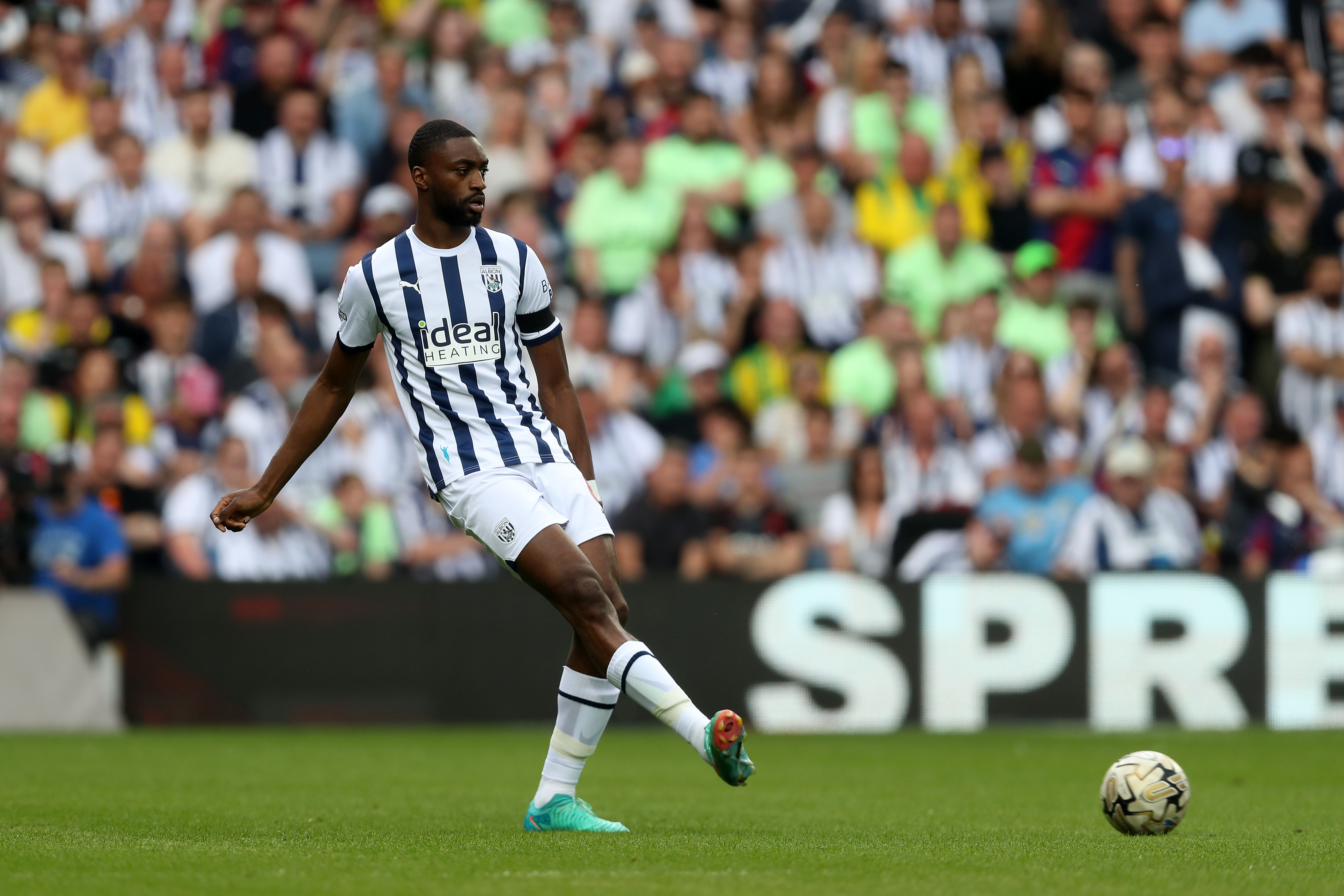 Semi Ajayi passing the ball against Southampton at The Hawthorns 