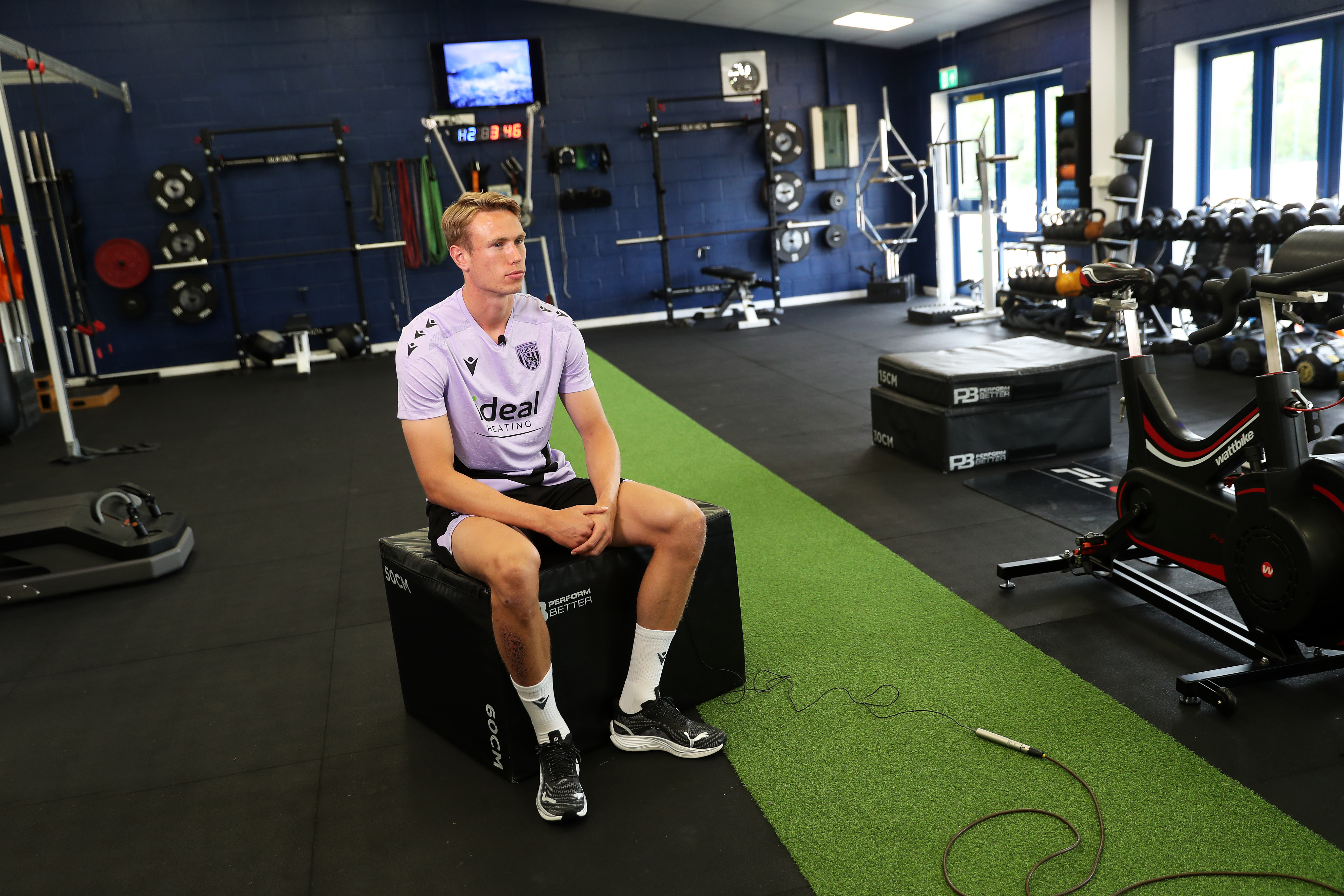 Torbjørn Heggem sat in the gym being interviewed by WBA TV