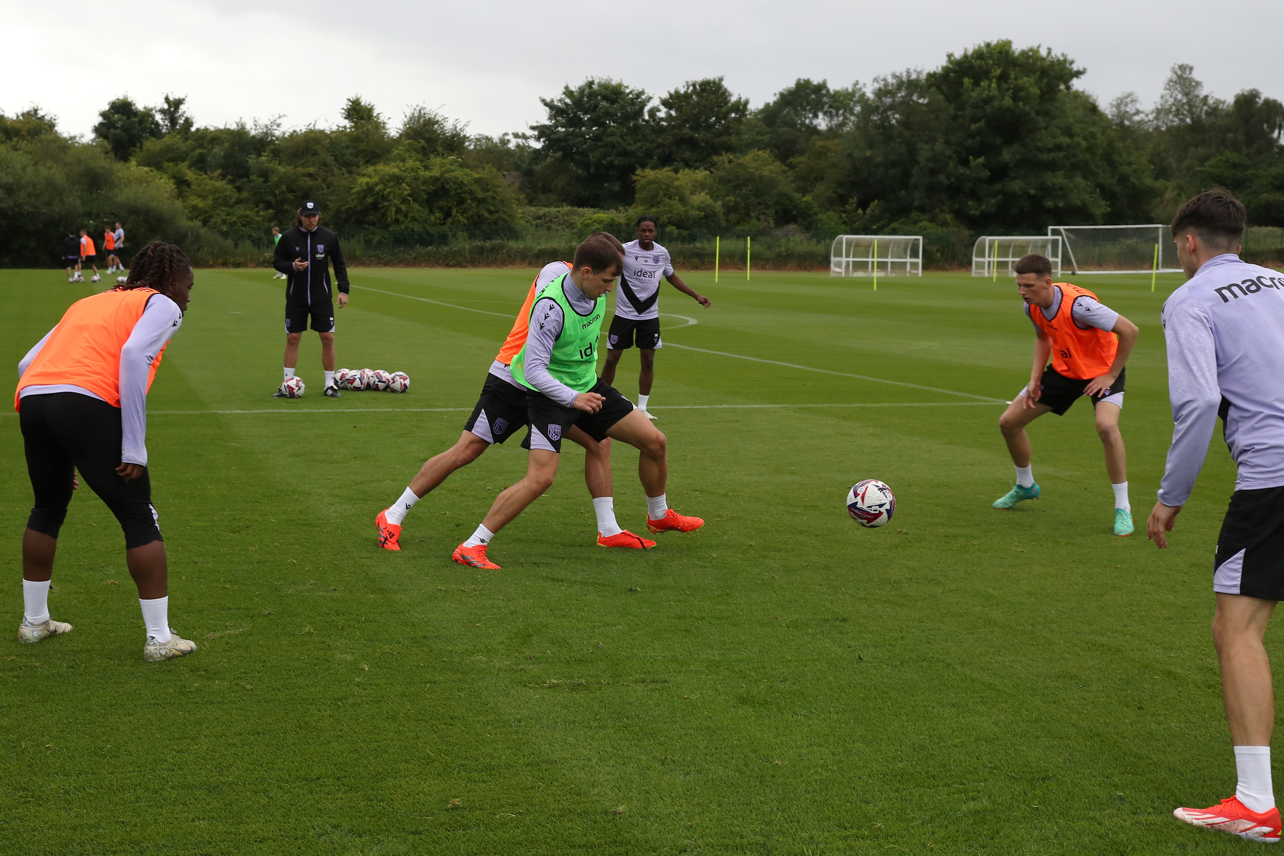 General action of a training session involving several players 