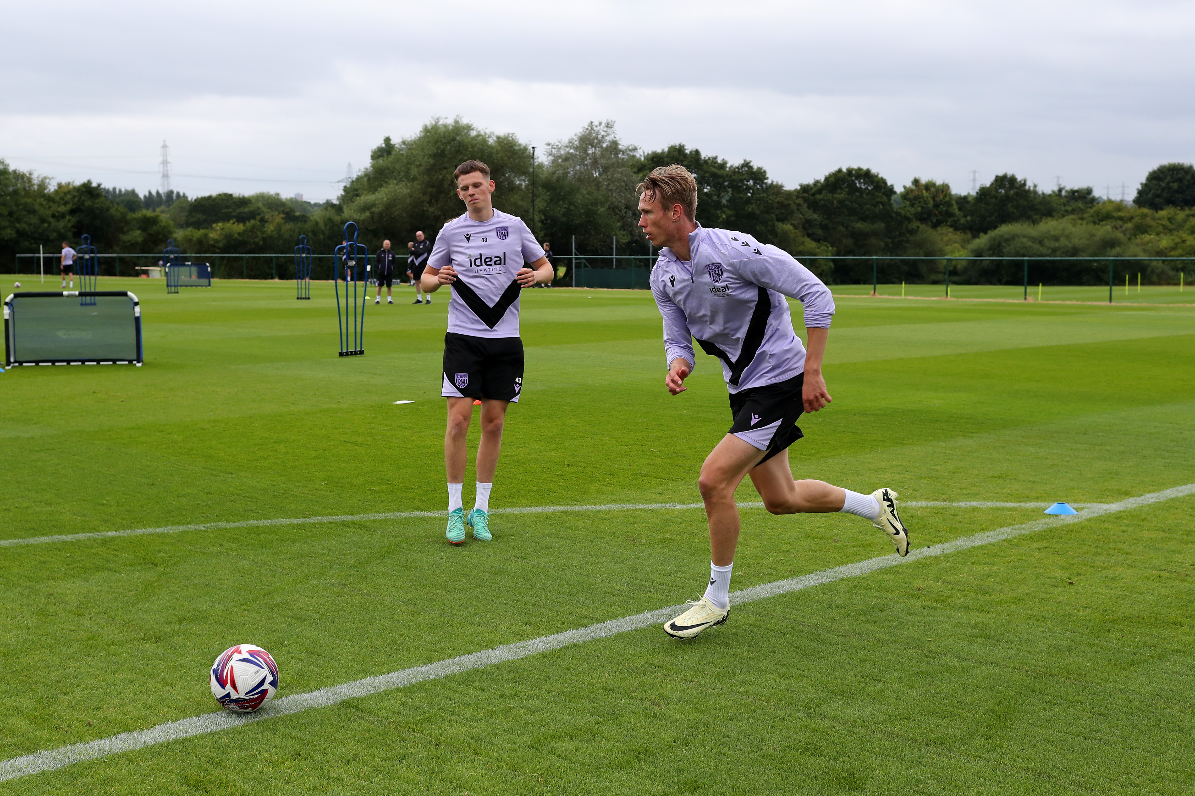 Torbjørn Heggem running towards the ball on the training pitch 