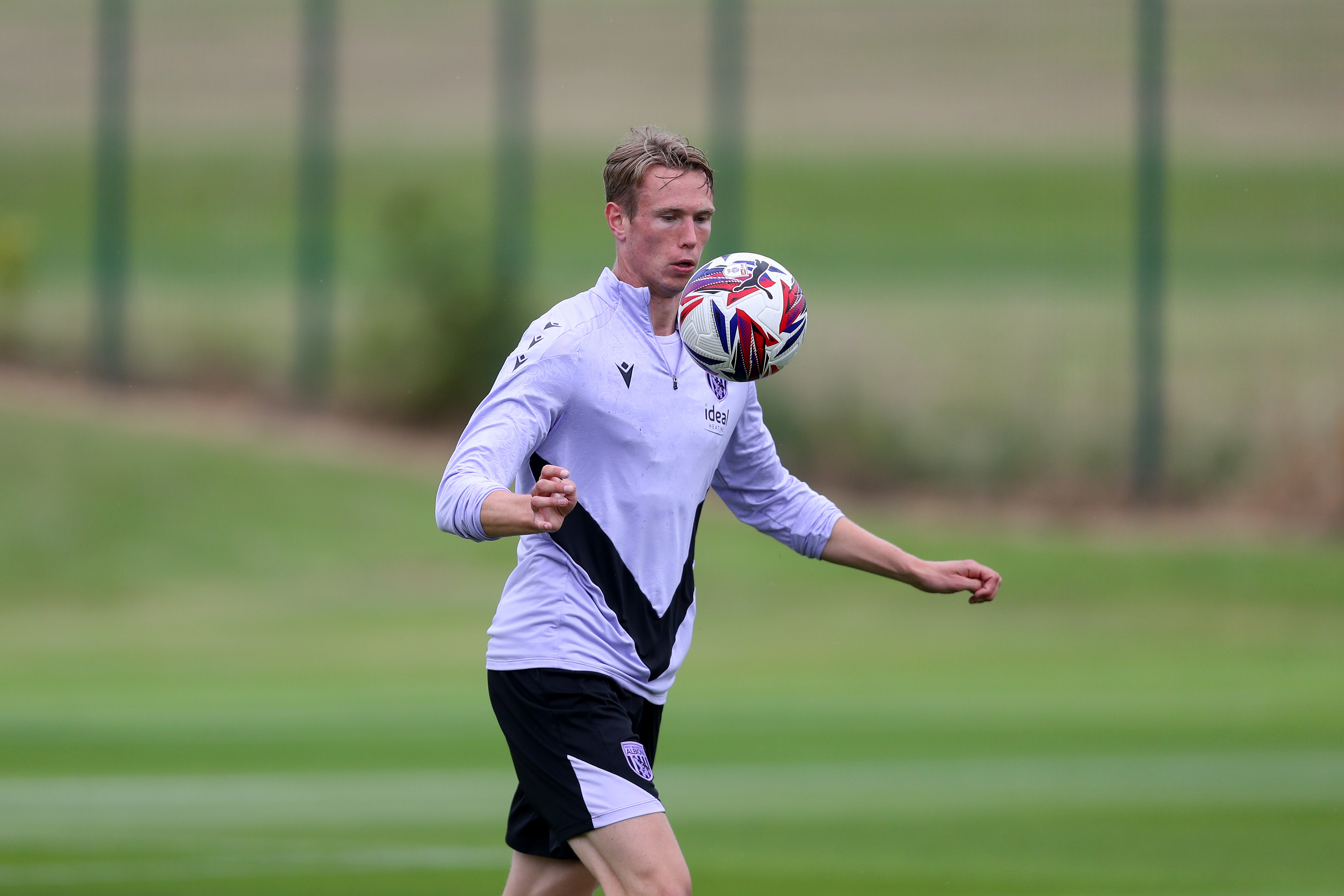 Torbjørn Heggem controlling a ball on his chest during a training session 