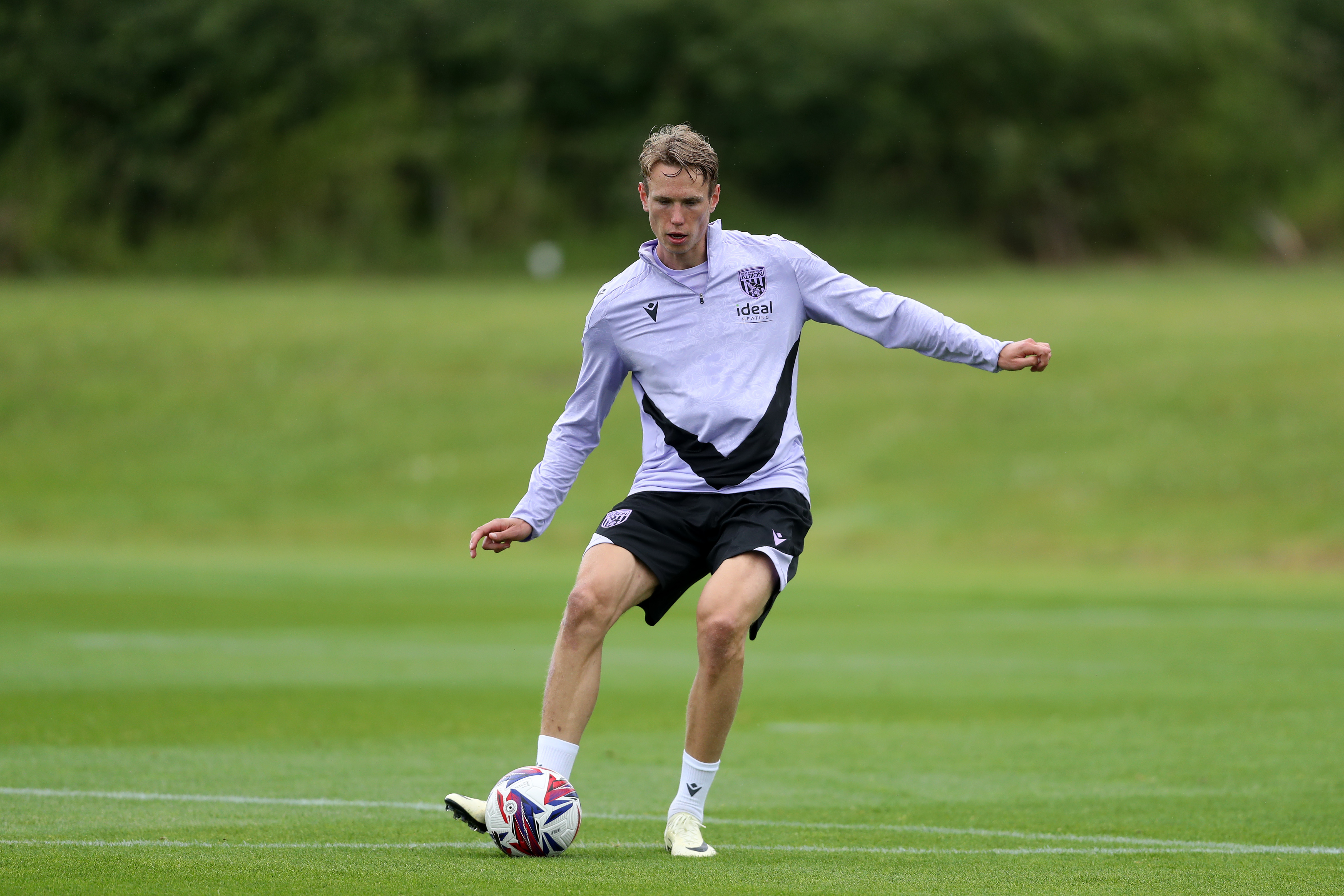 Torbjørn Heggem passing the ball during a training session 