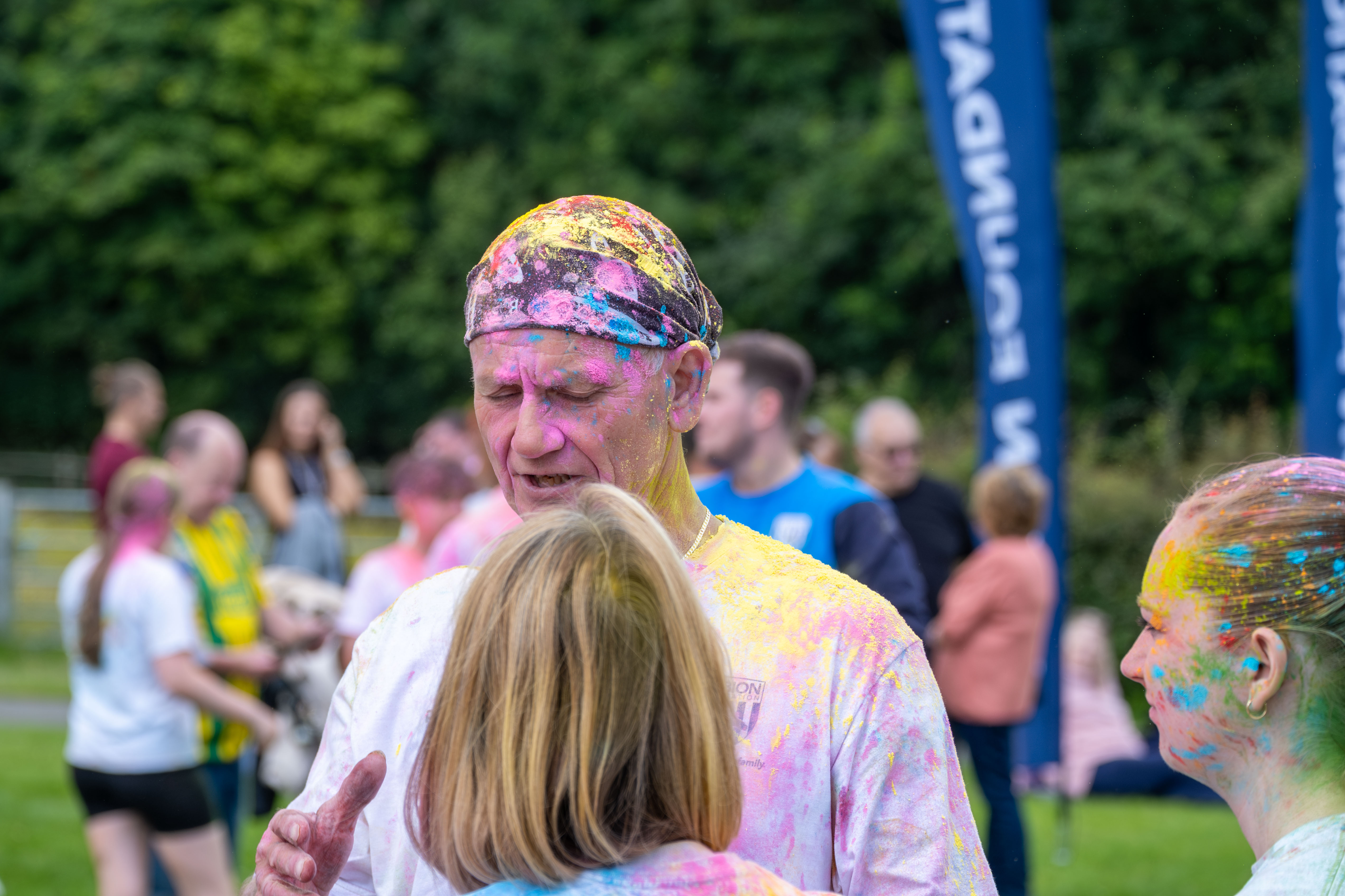 Blind Dave Heeley talking to a group of runners.