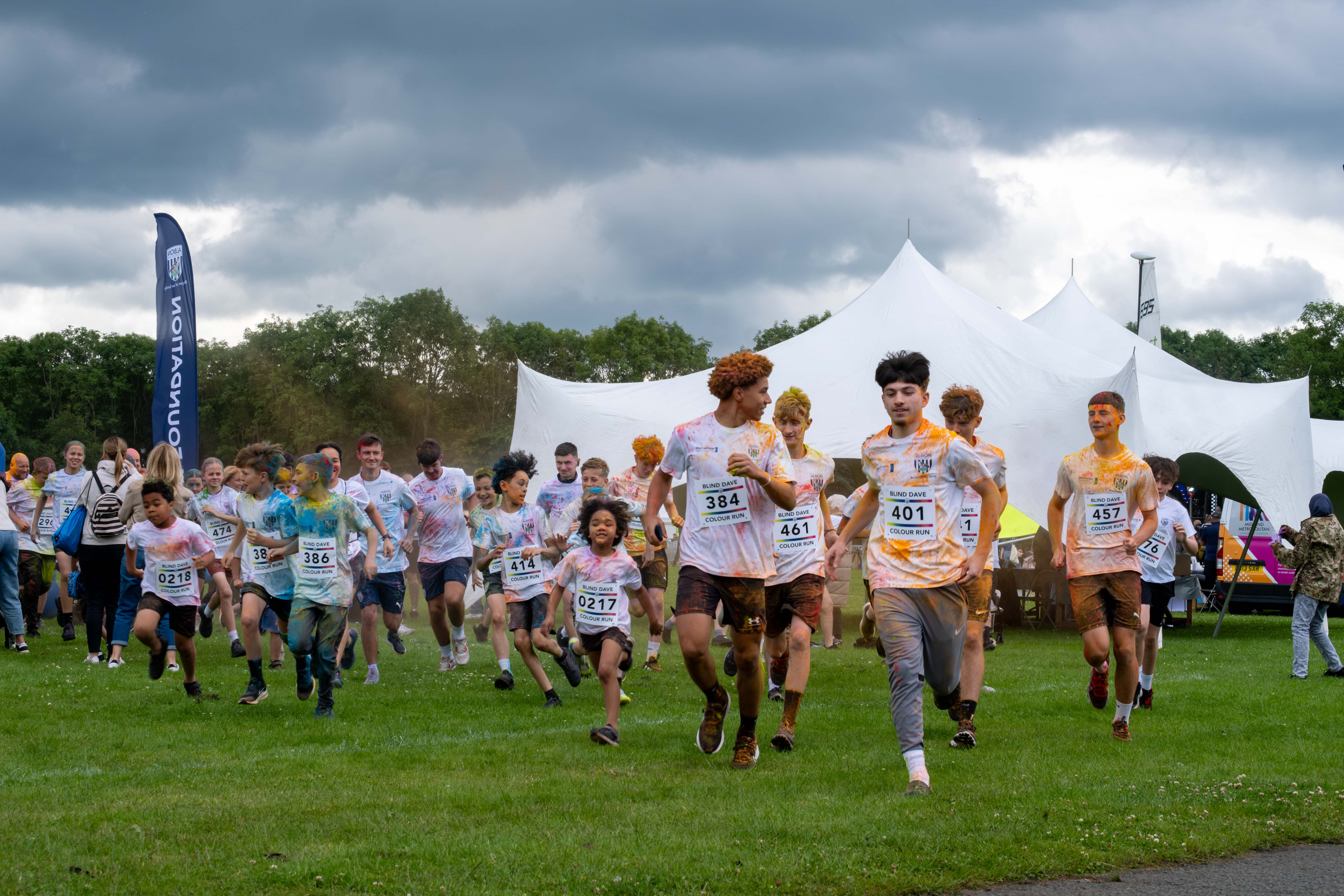 Runners setting off down the course.