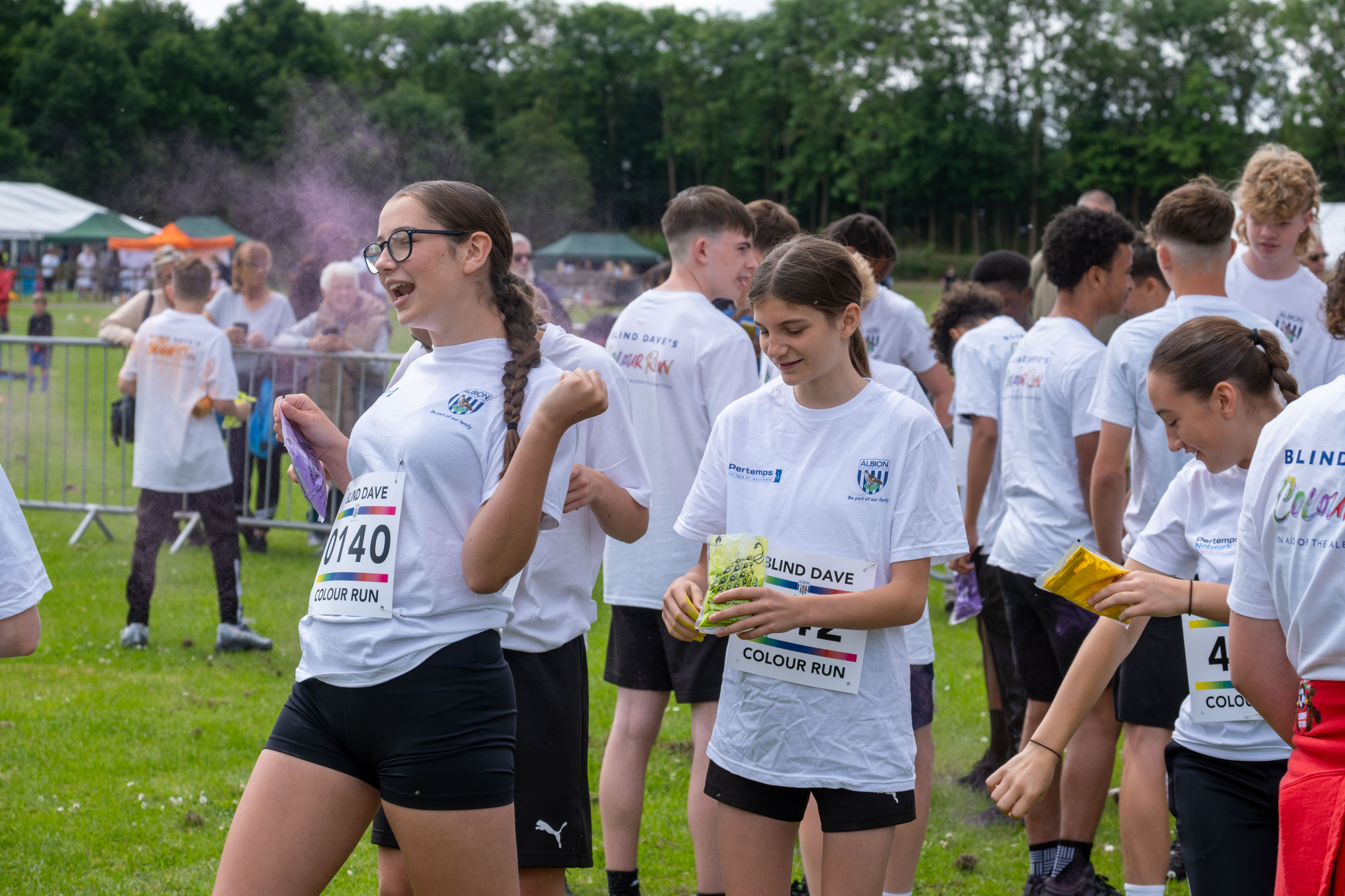 ETC girls opening & throwing colour powder.