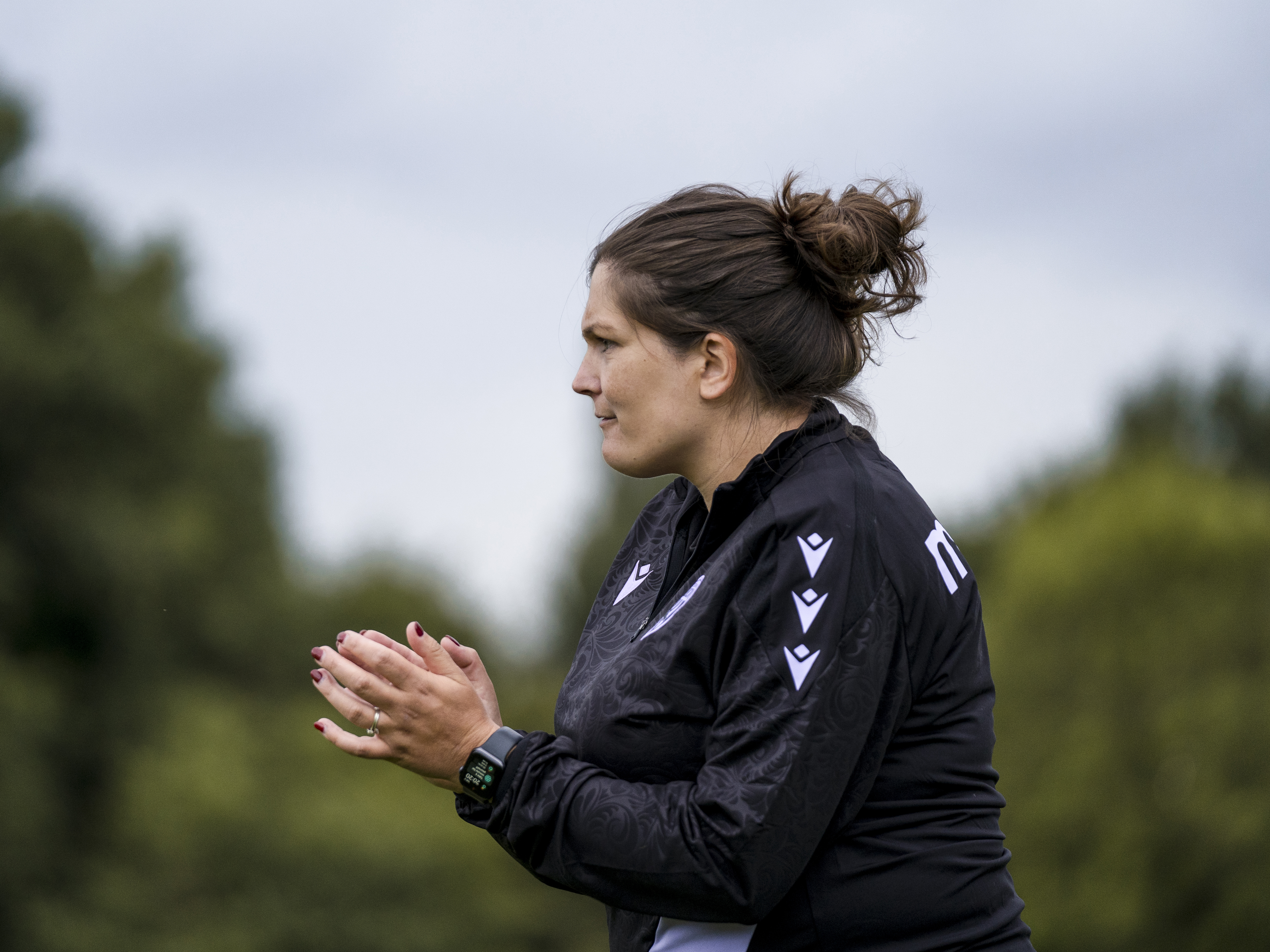 An image of Albion Women boss Siobhan Hodgetts-Still clapping her hands