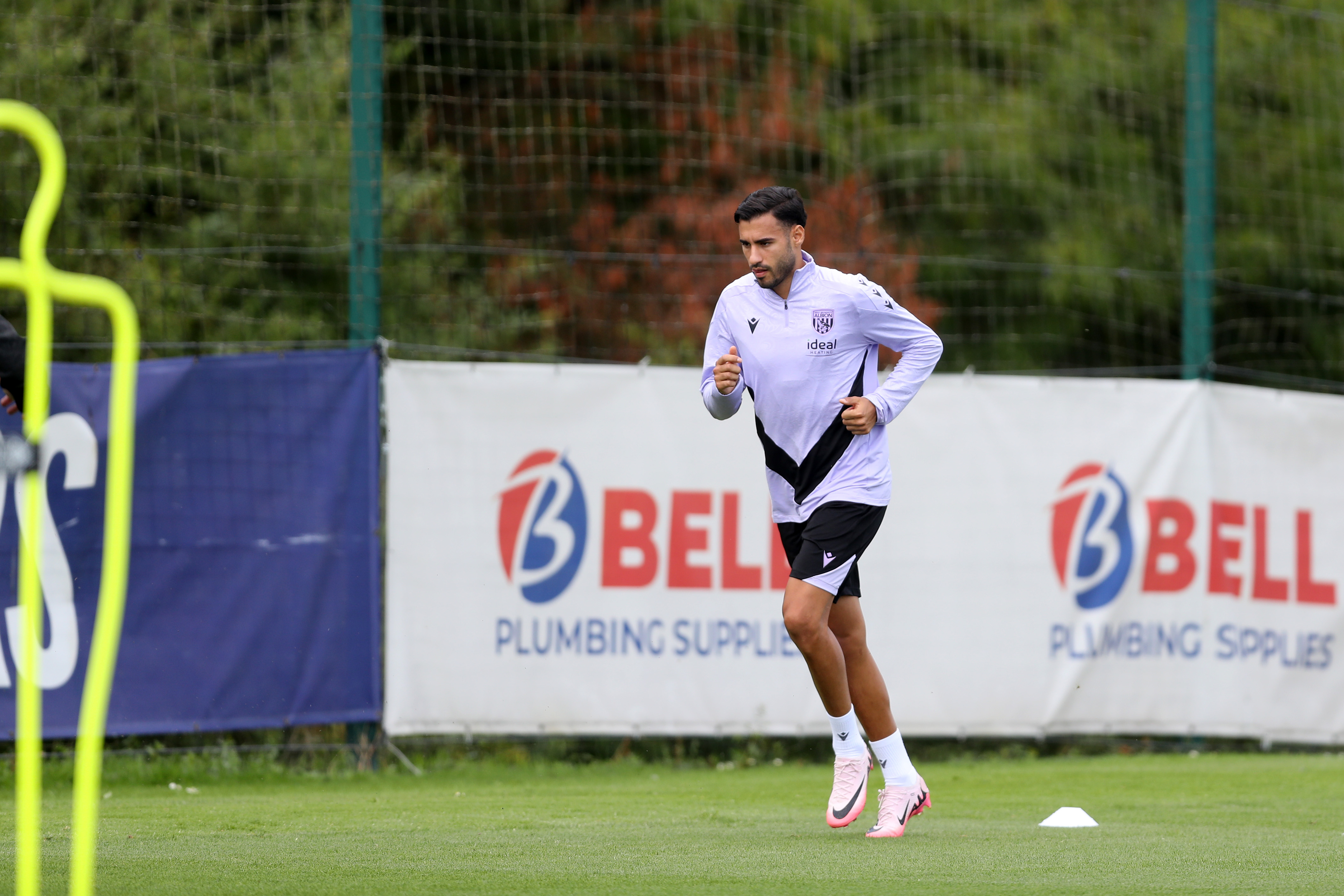 Gianluca Frabotta running in training 