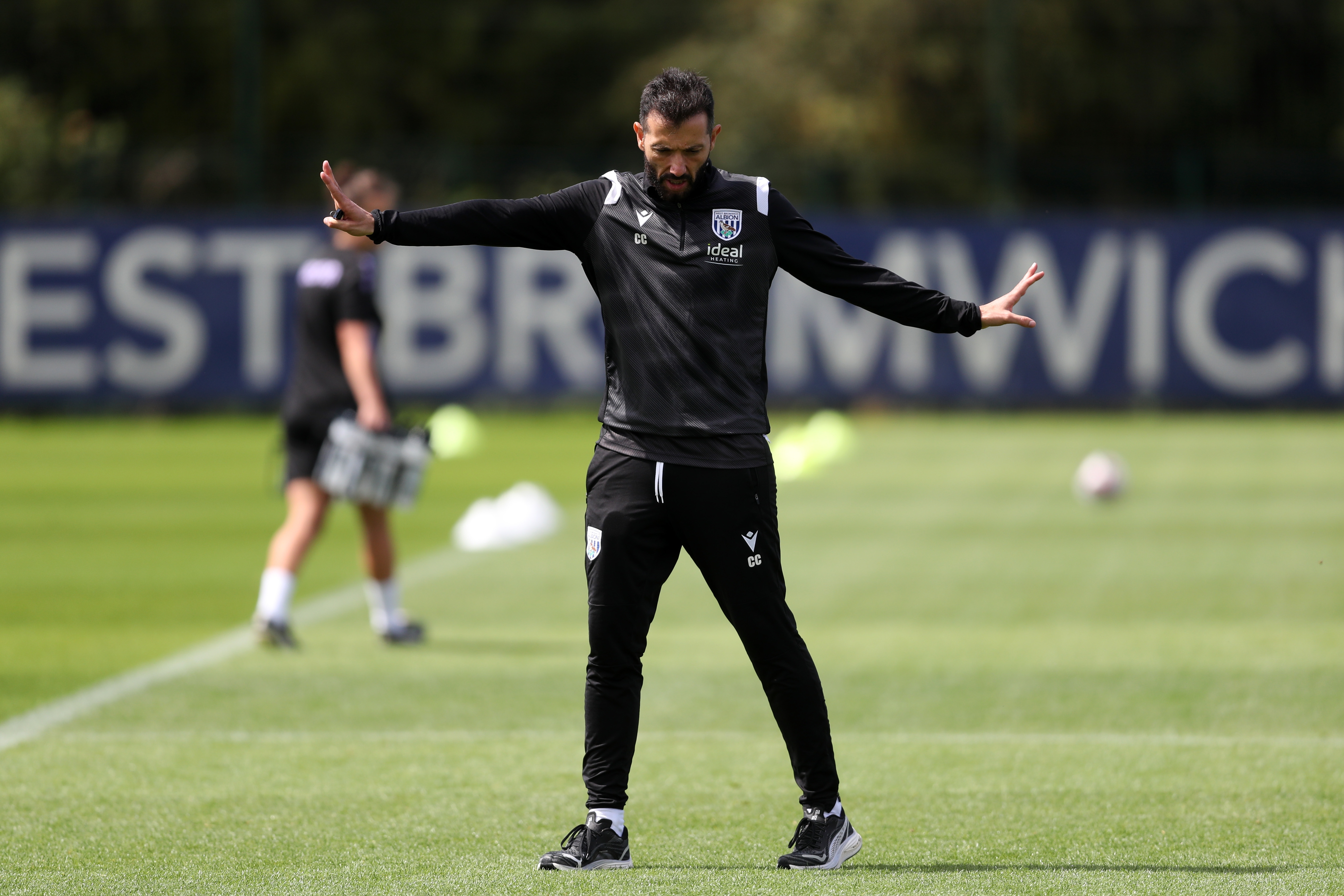 Carlos Corberán giving instructions during a training session 