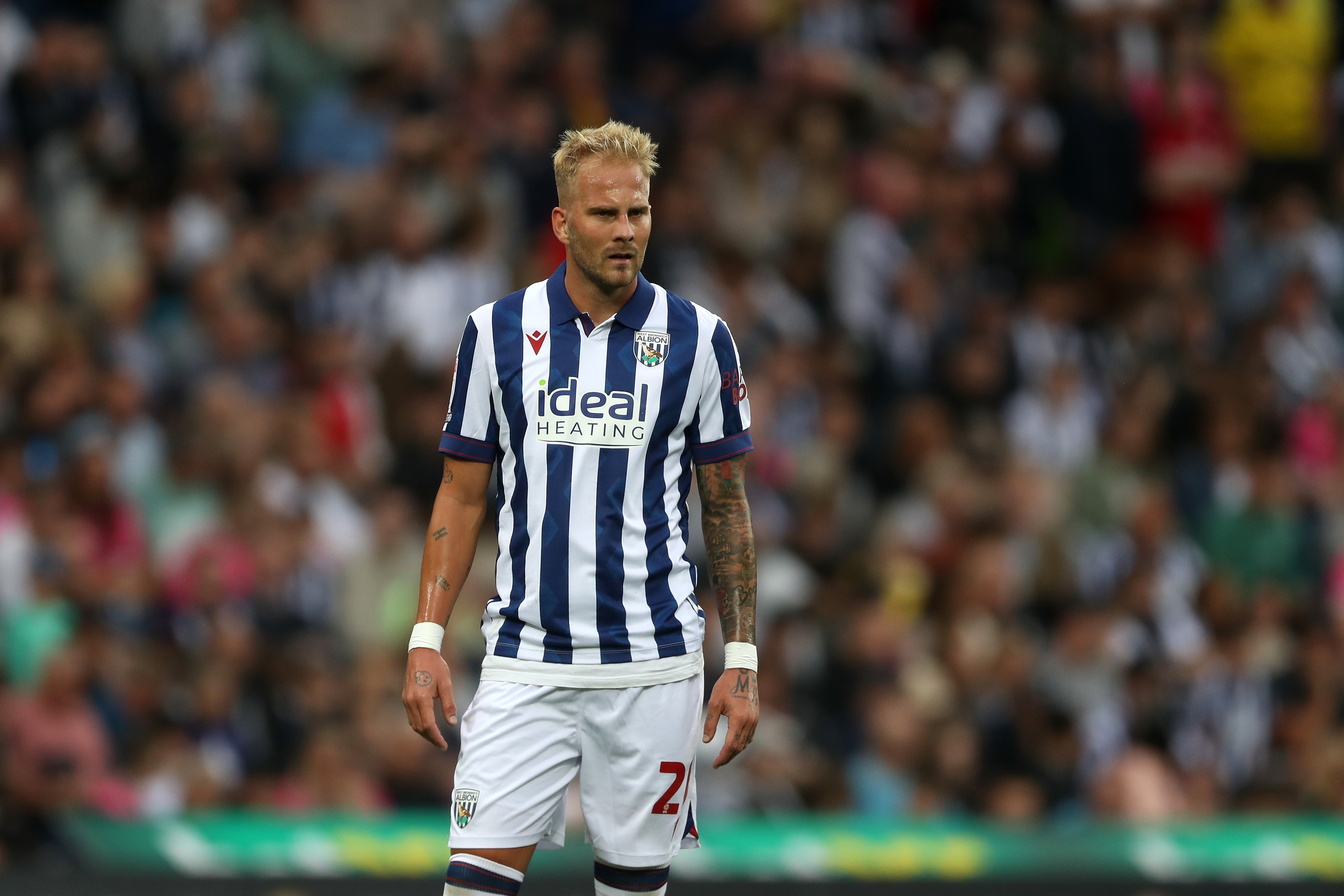 Uroš Račić in action against Swansea 