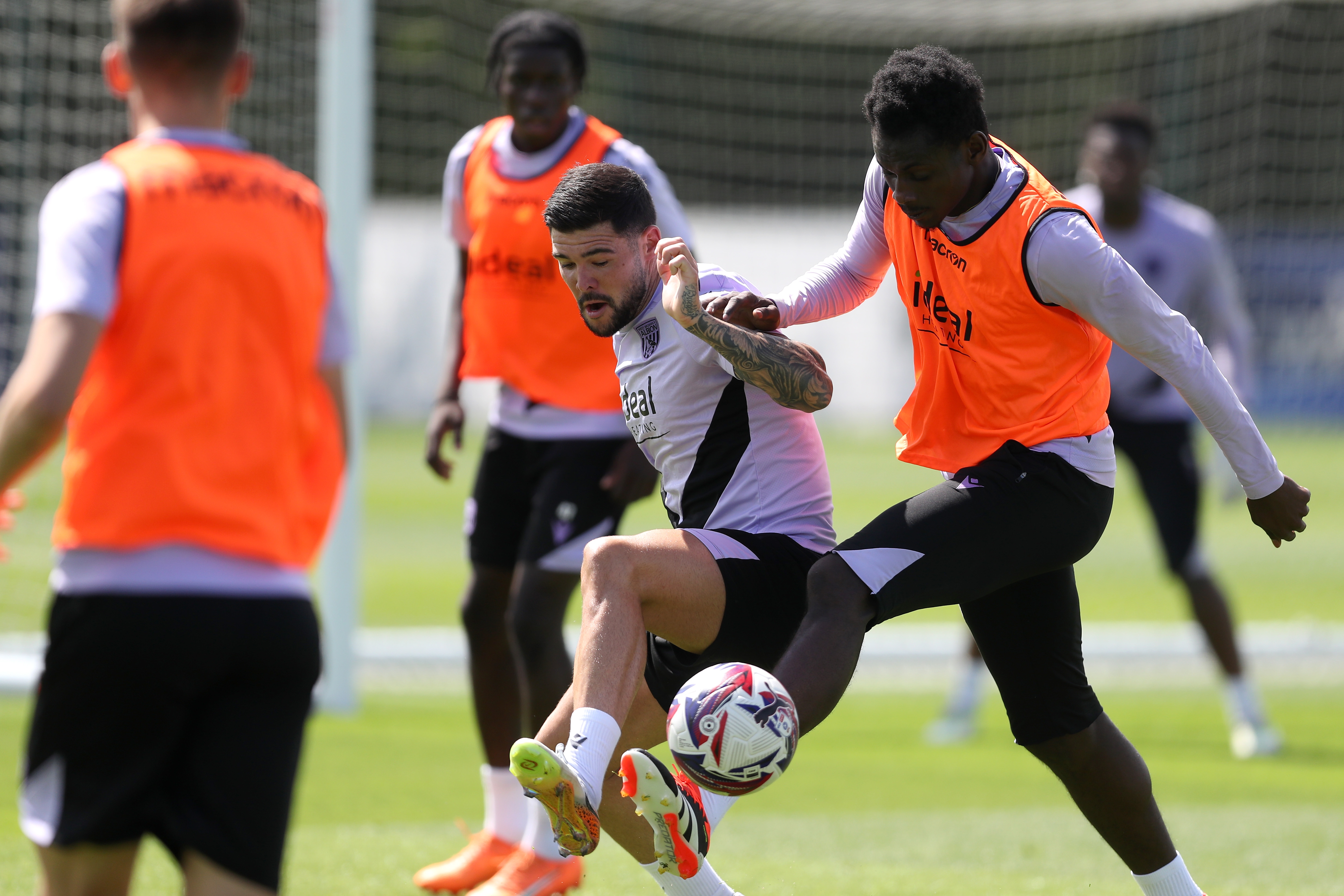 Alex Mowatt and Ousmane Diakité fight for the ball in training 