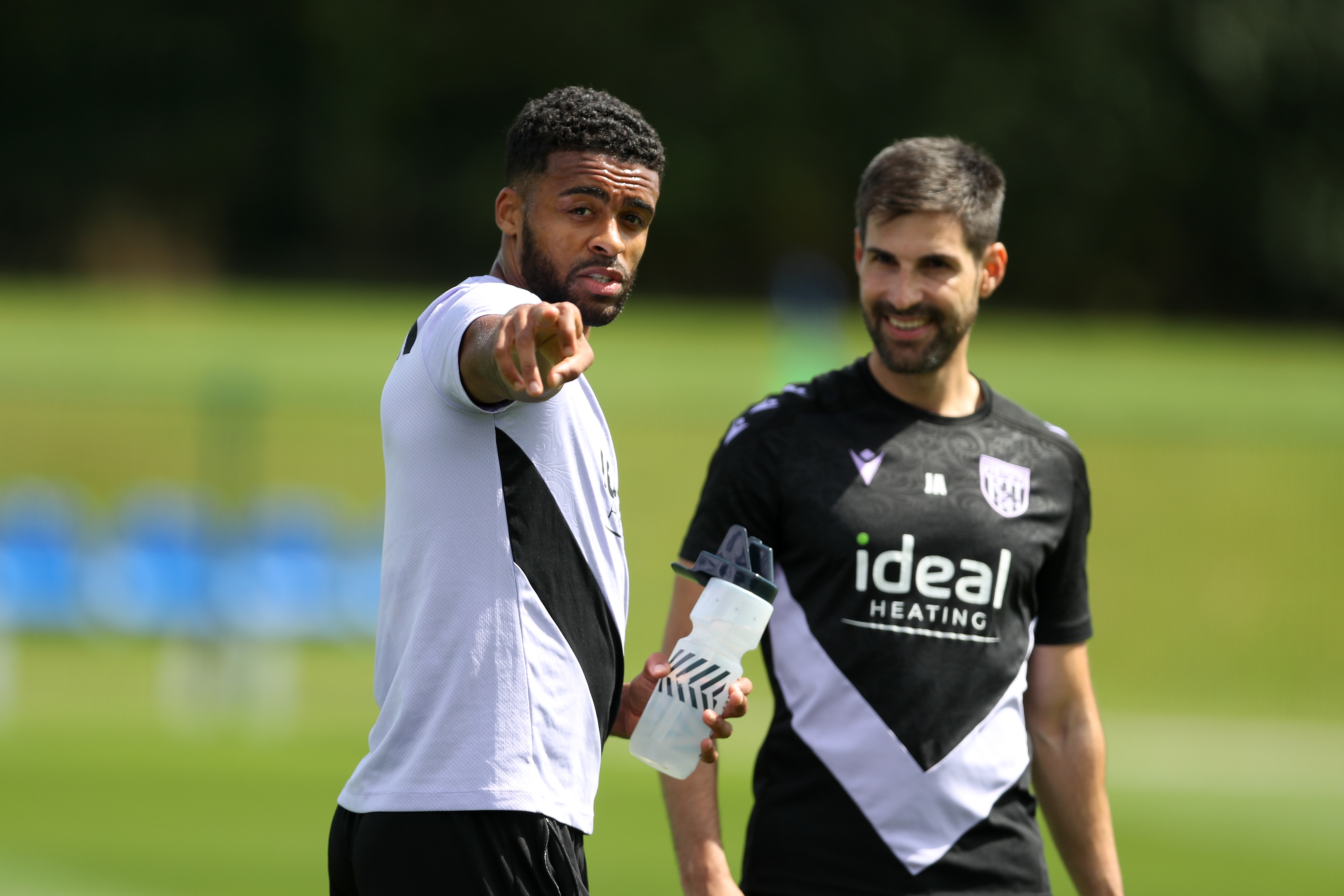 Darnell Furlong pointing and talking to coach Jorge Alarcon during a training session 