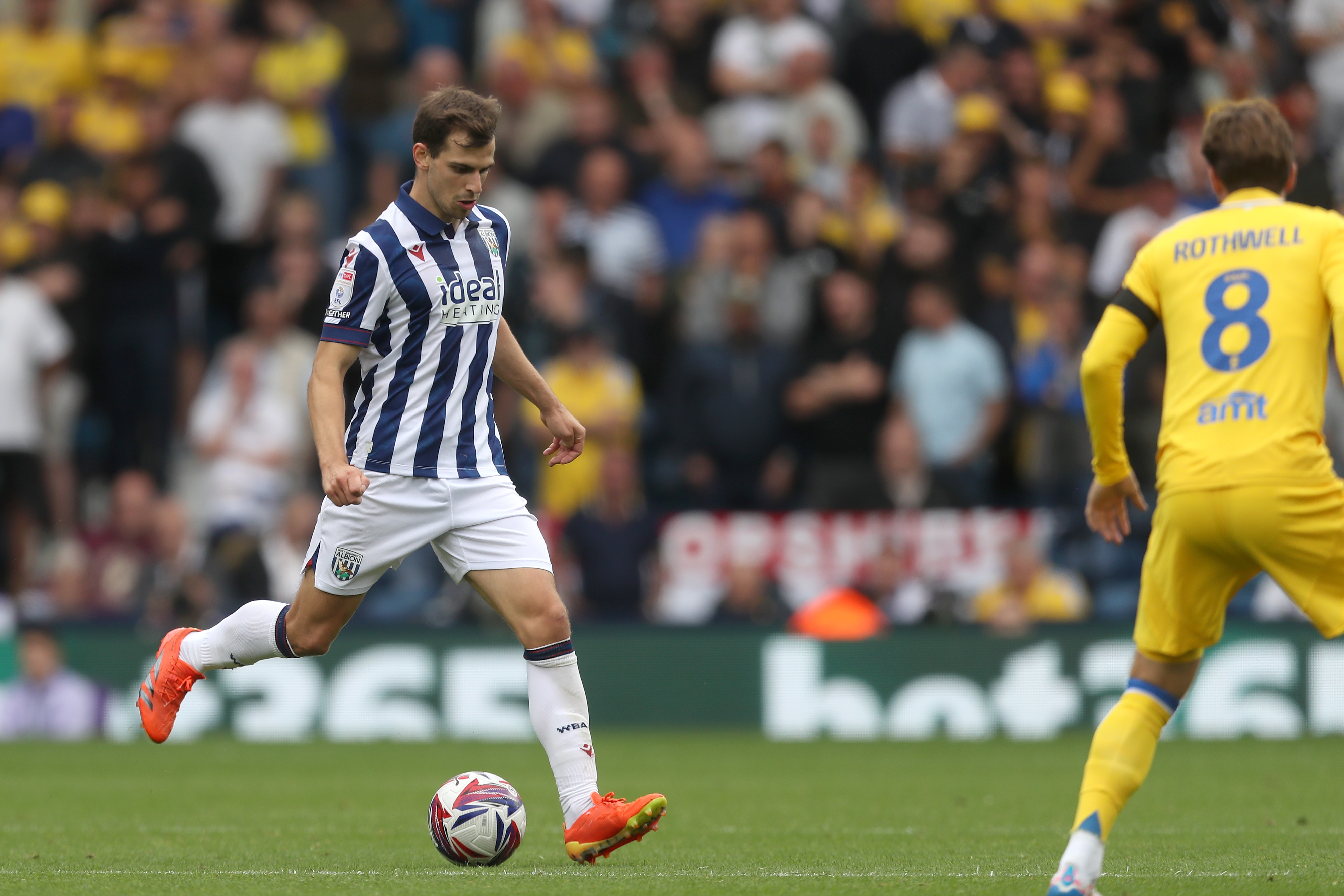 Jayson Molumby passing the ball against Leeds 