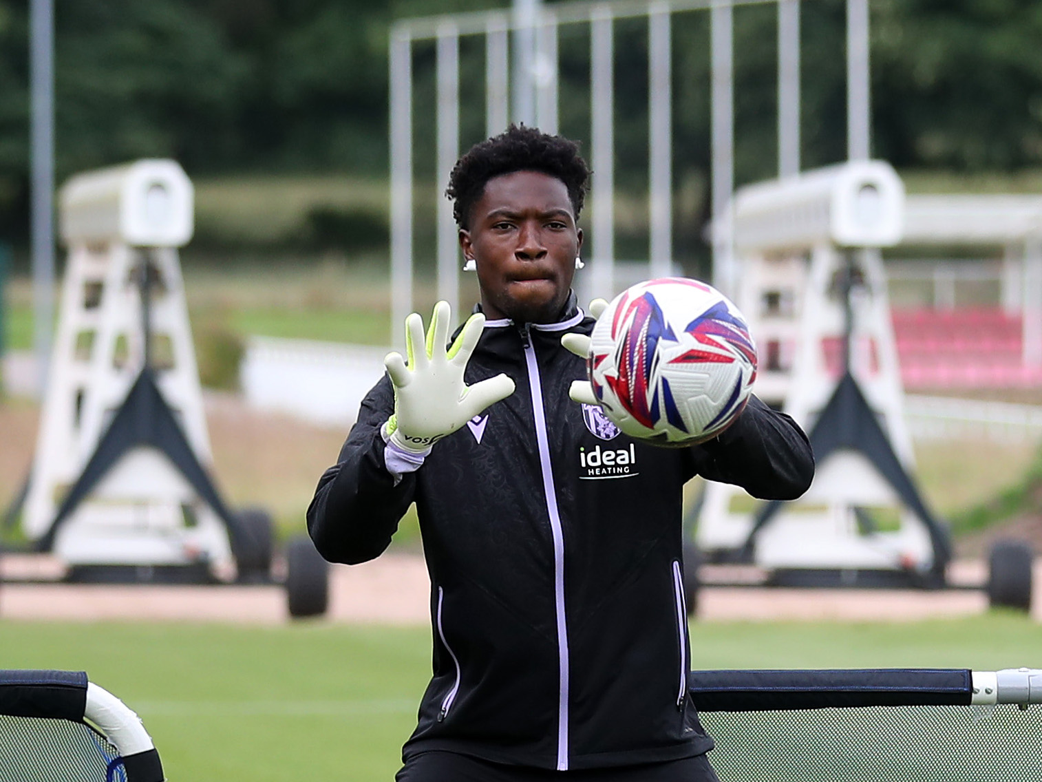 Ben Cisse about to catch a ball during a training session 