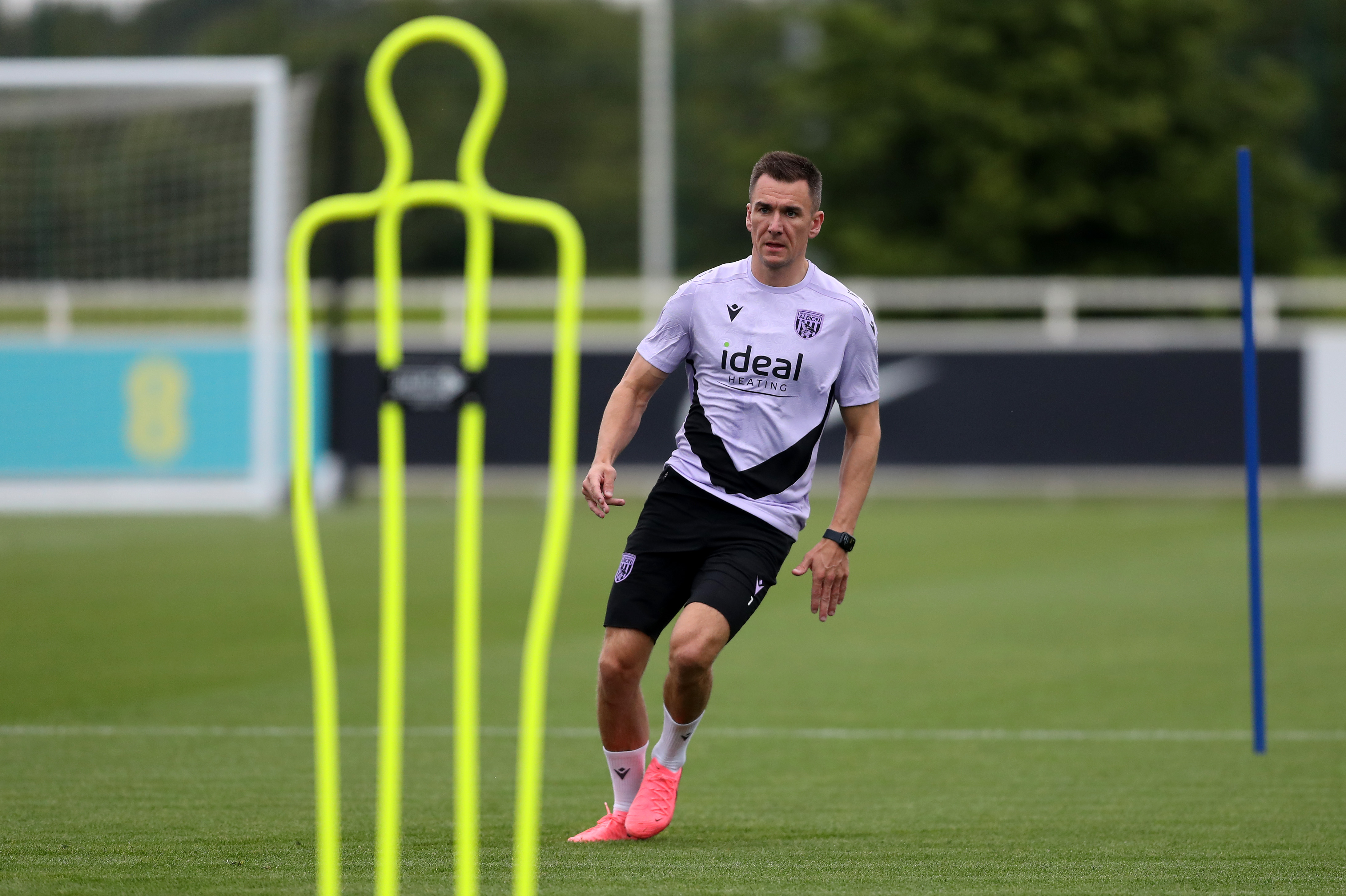 Jed Wallace running during a training session 