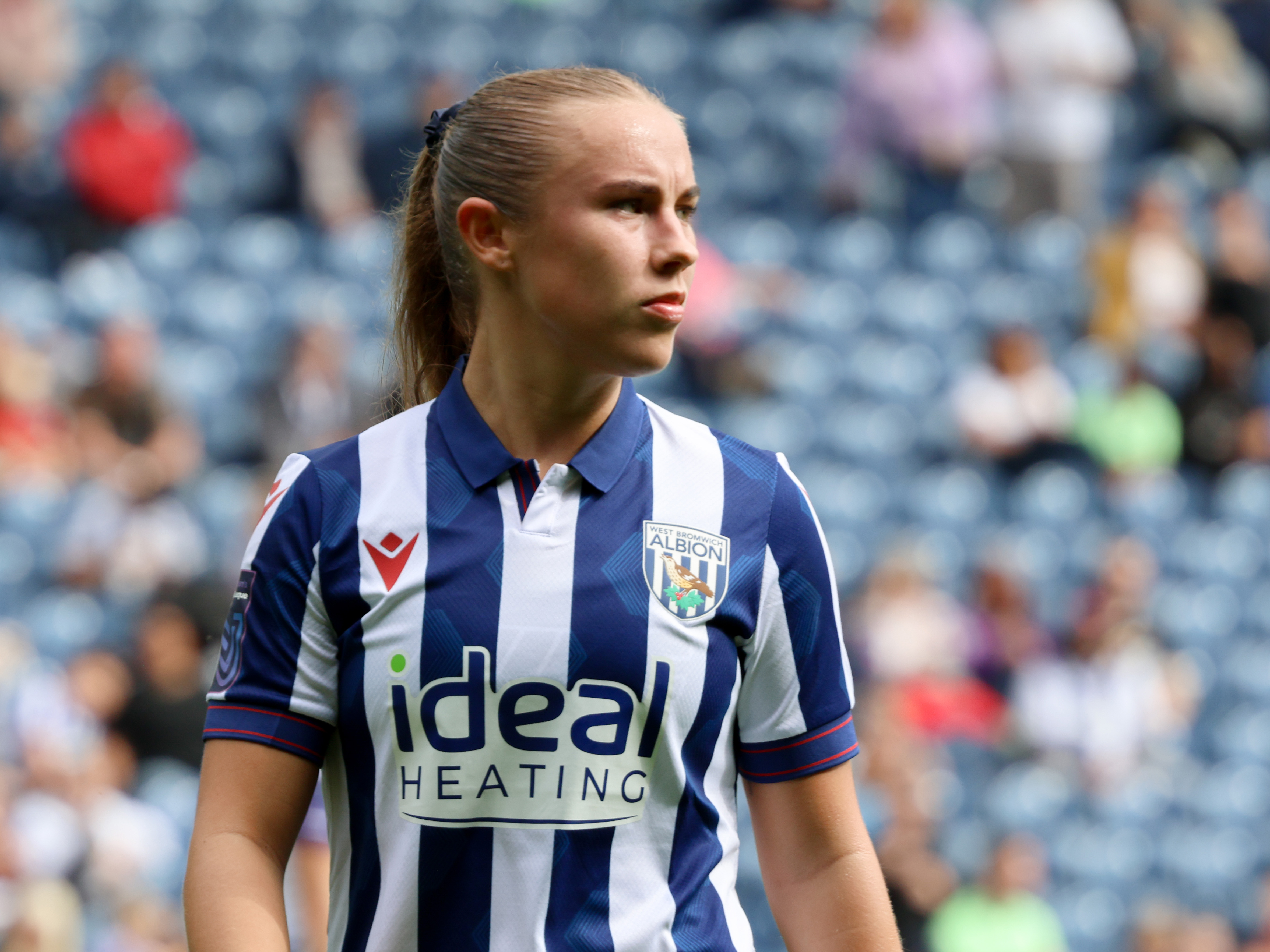 Seren Watkins in action for Albion Women wearing the home kit 