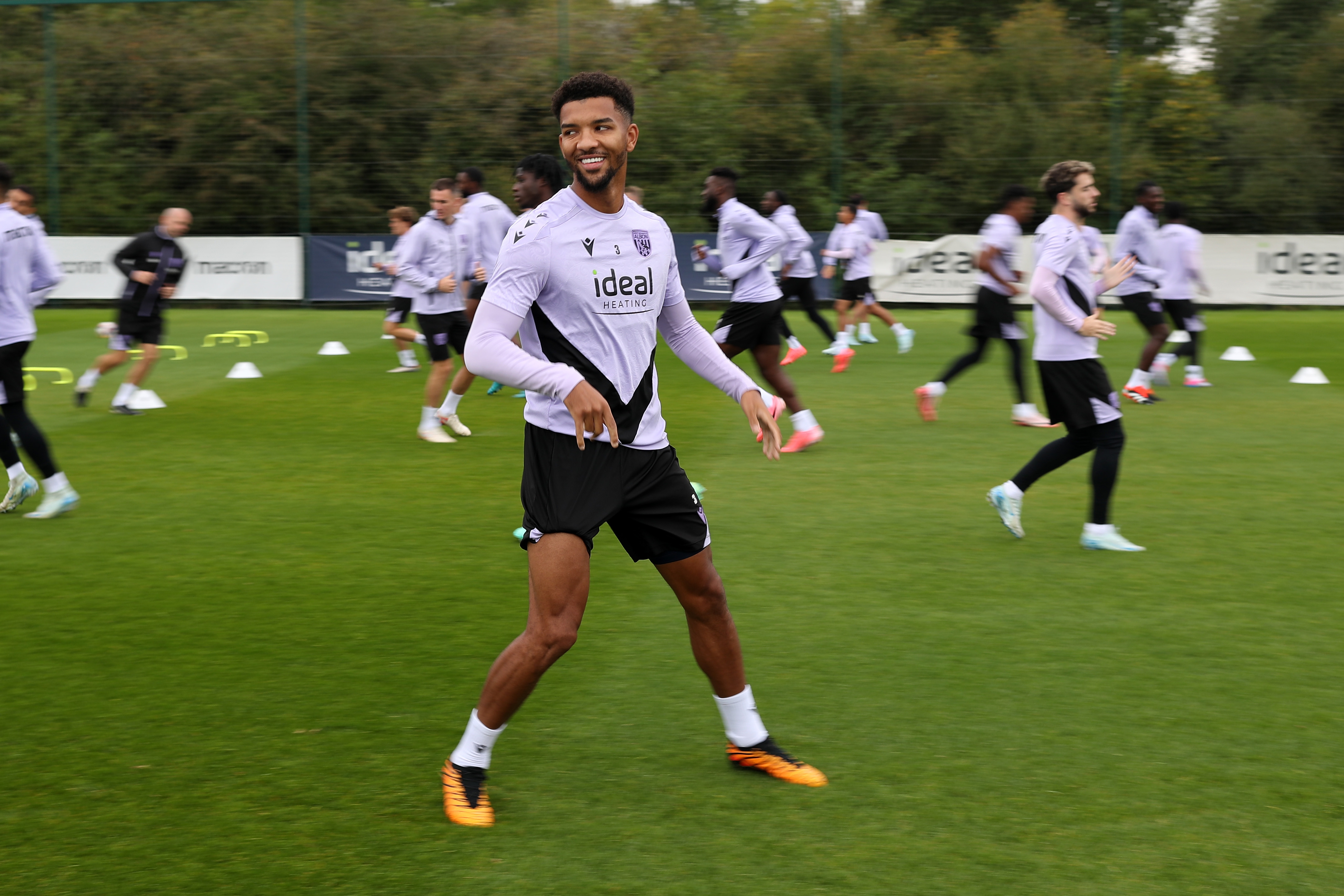 Mason Holgate warming-up during a training session