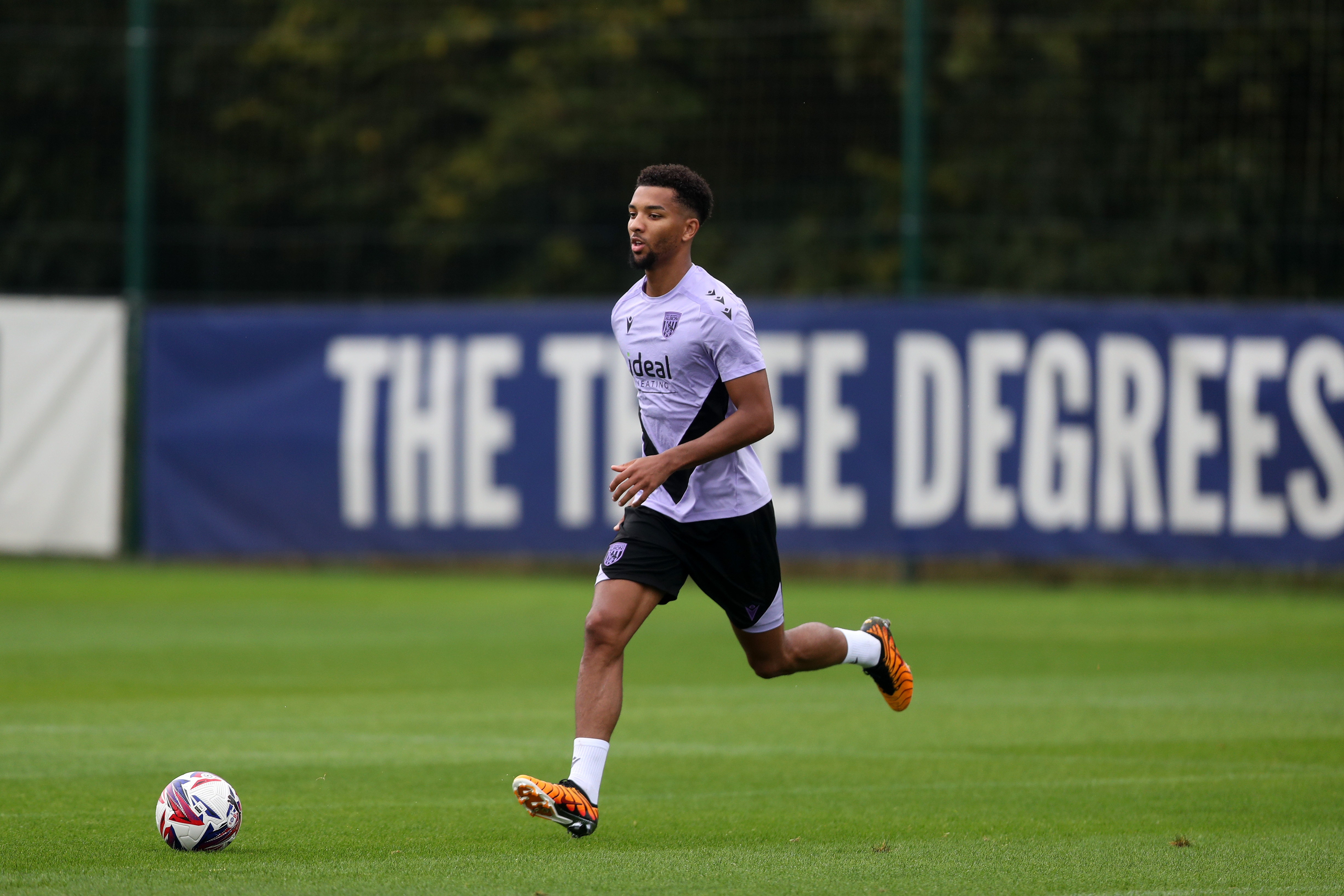 Mason Holgate running on the training pitch with a ball