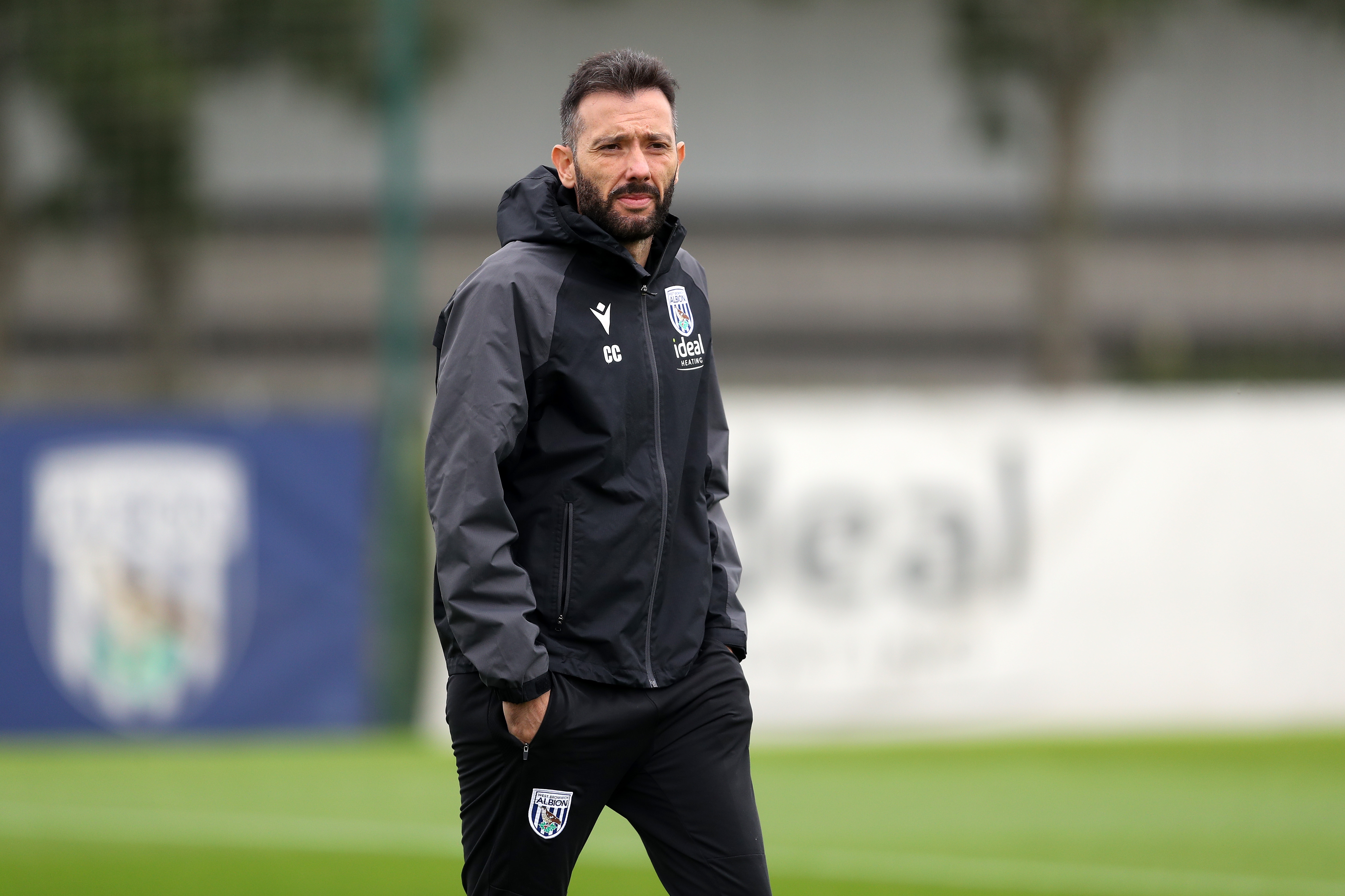 Carlos Corberán watching training 