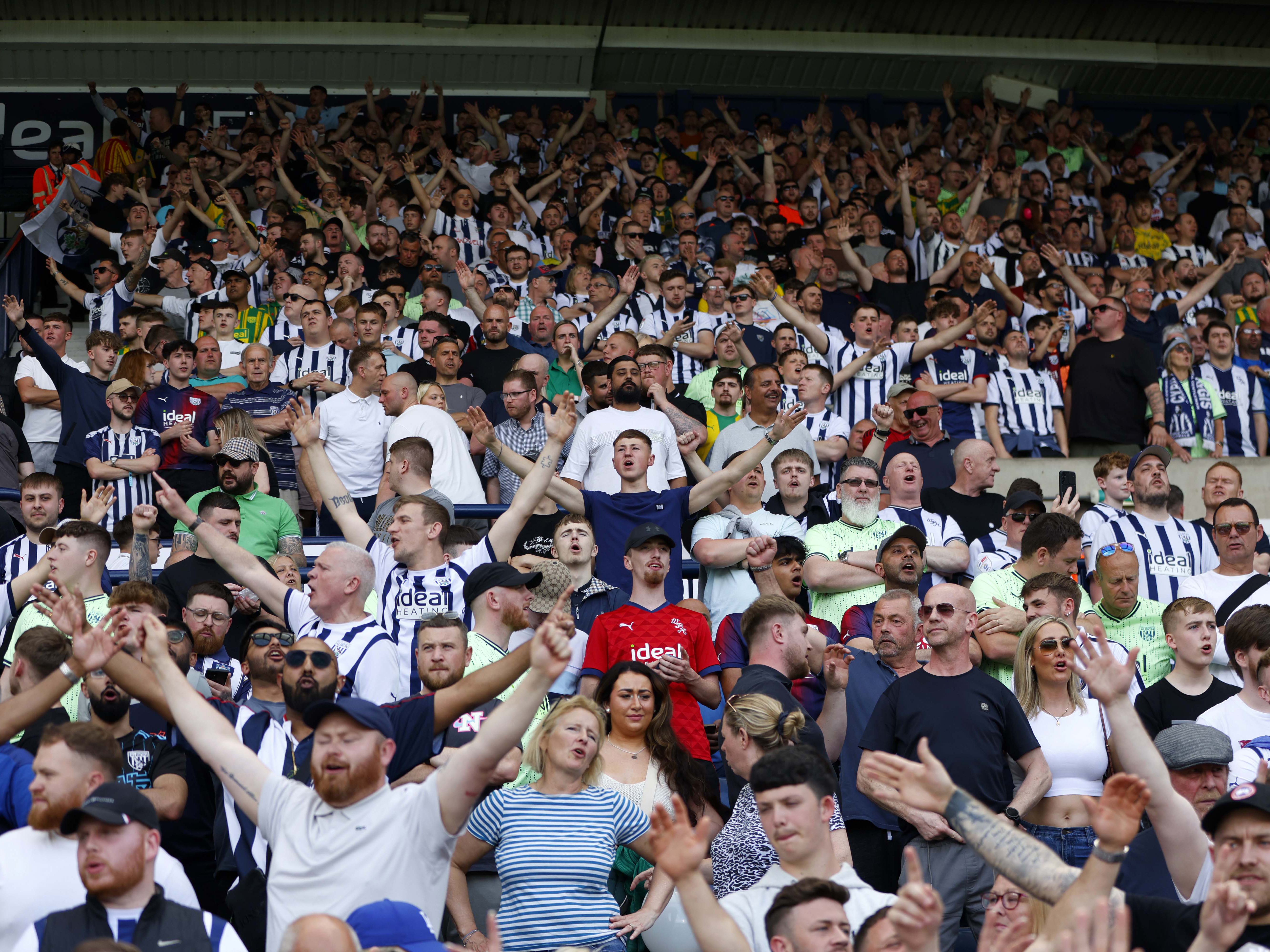 A general view of Albion fans singing at The Hawthorns 